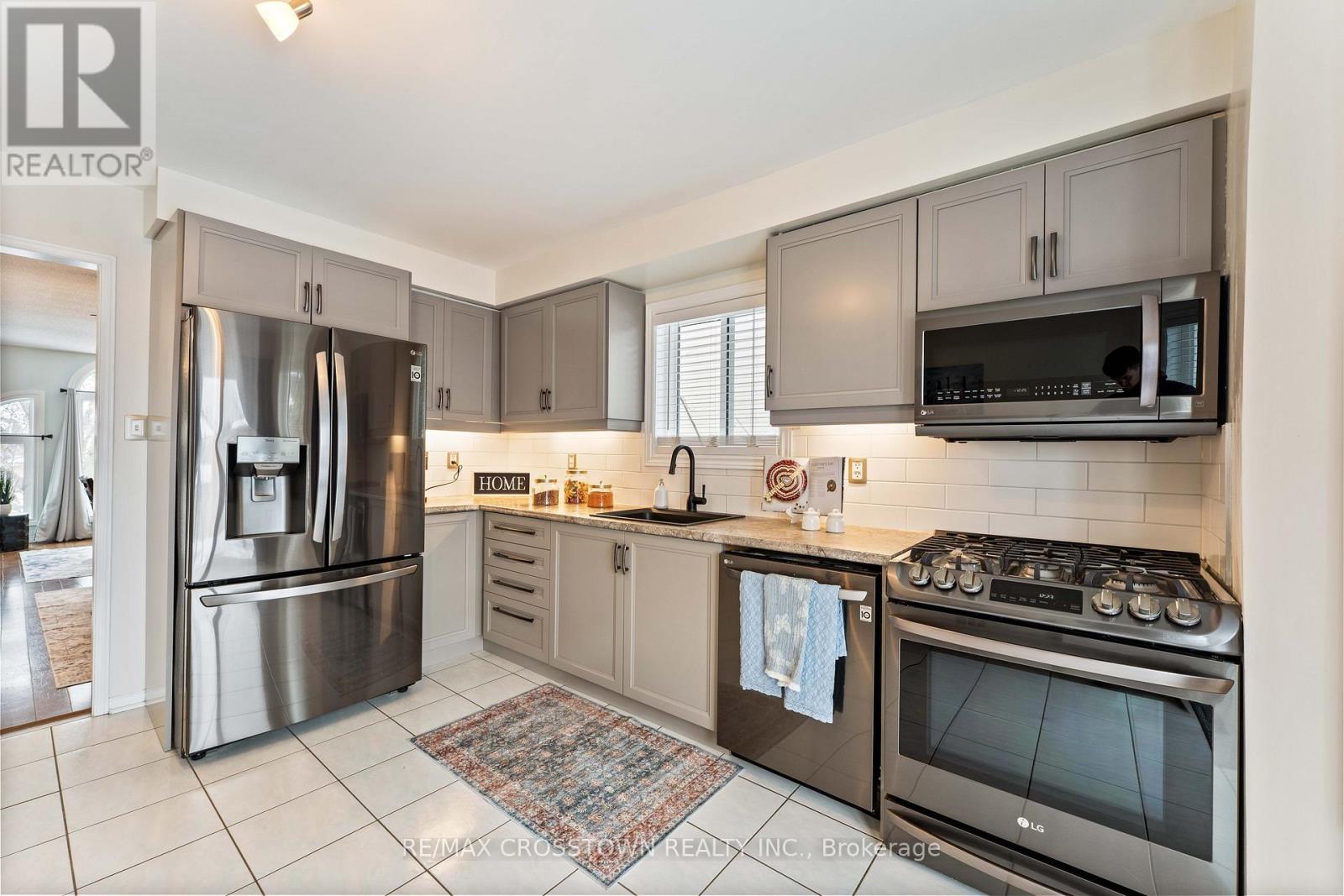 36 Leslie Avenue, Barrie, Ontario  L4N 9N9 - Photo 8 - S12816854