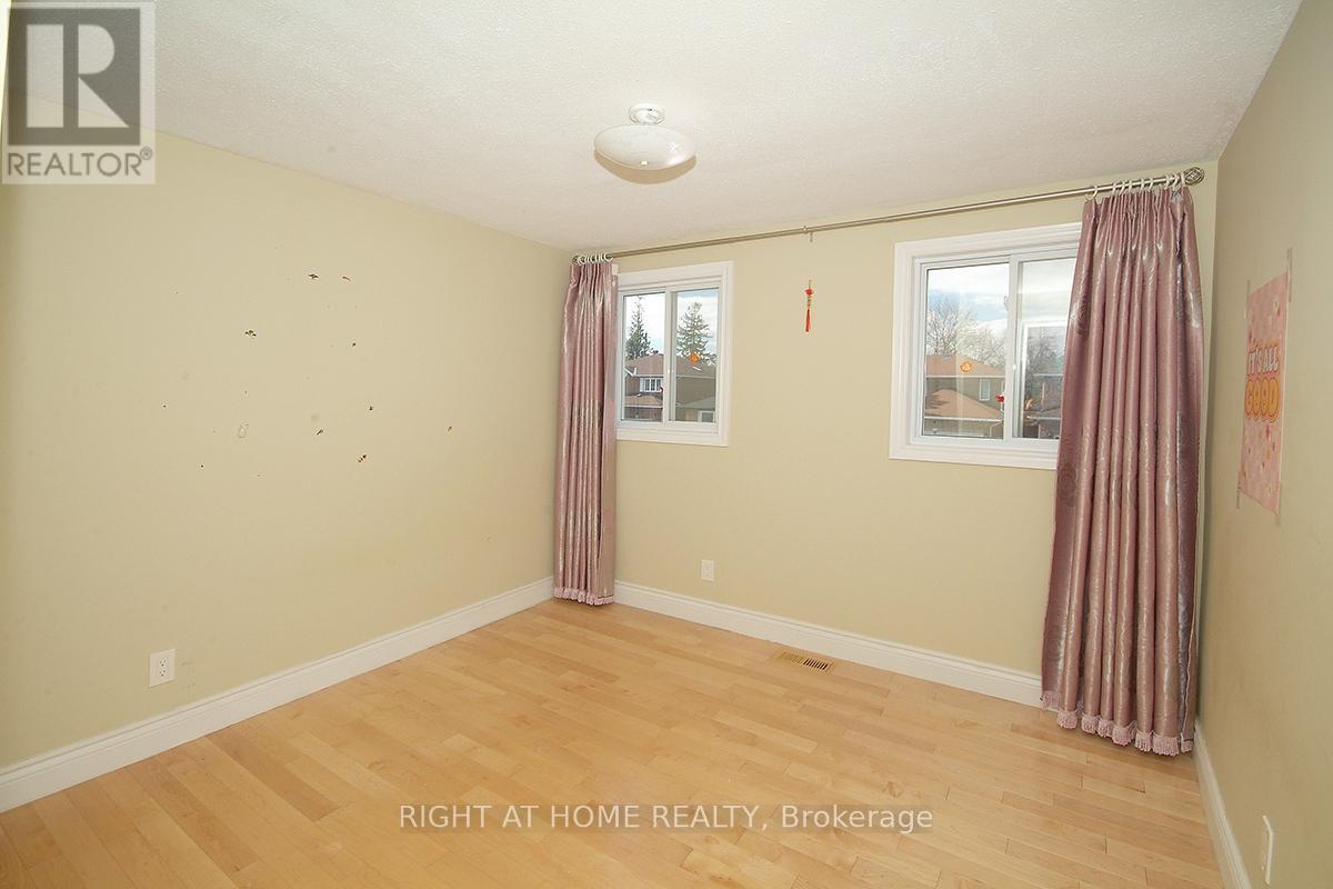 56 Four Seasons Drive, Ottawa, Ontario  K2E 7P8 - Photo 10 - X12987988