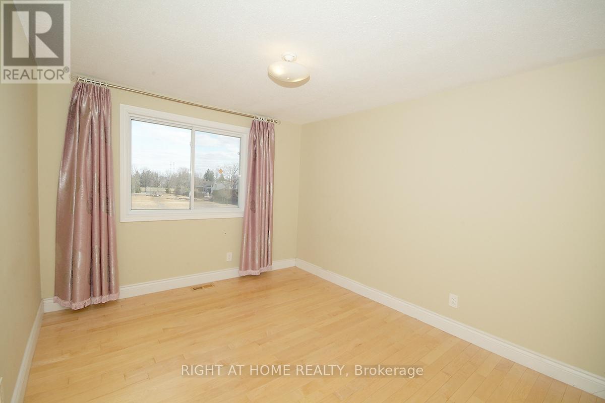 56 Four Seasons Drive, Ottawa, Ontario  K2E 7P8 - Photo 11 - X12987988