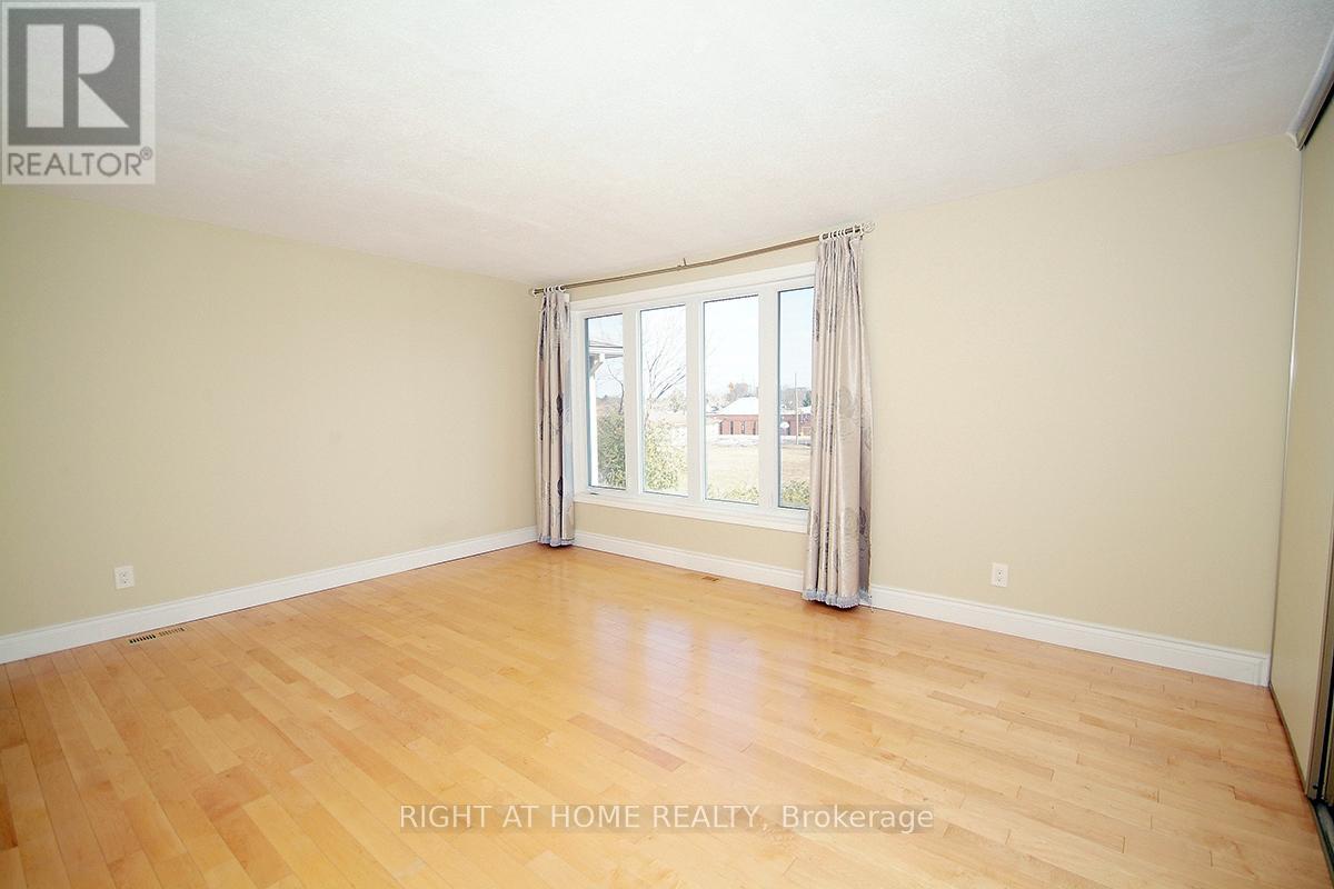 56 Four Seasons Drive, Ottawa, Ontario  K2E 7P8 - Photo 8 - X12987988