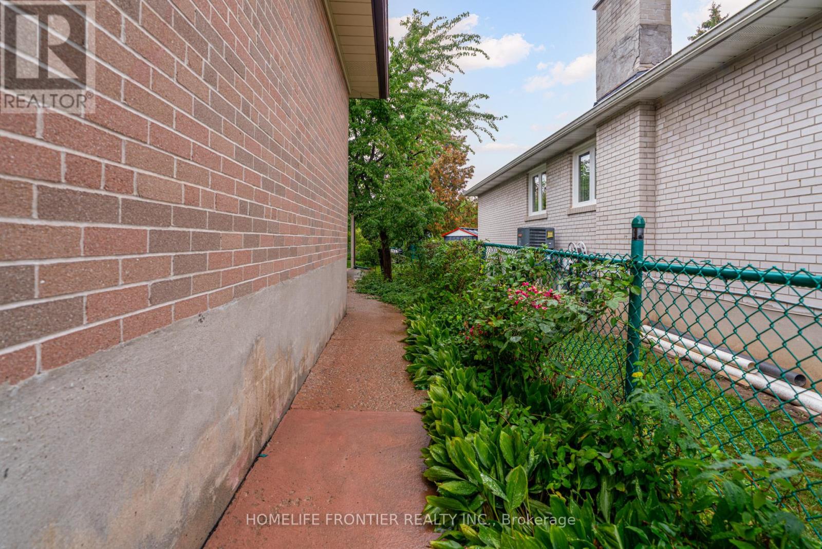 B - 62 Clark Avenue, Markham, Ontario  L3T 1S5 - Photo 17 - N12987982