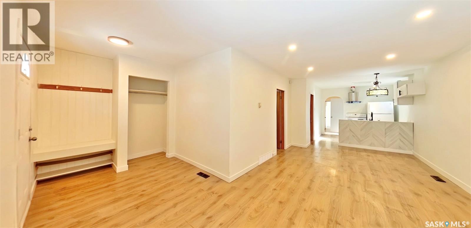 651 Queens Street, Regina, Saskatchewan  S4T 4A2 - Photo 2 - SK032643