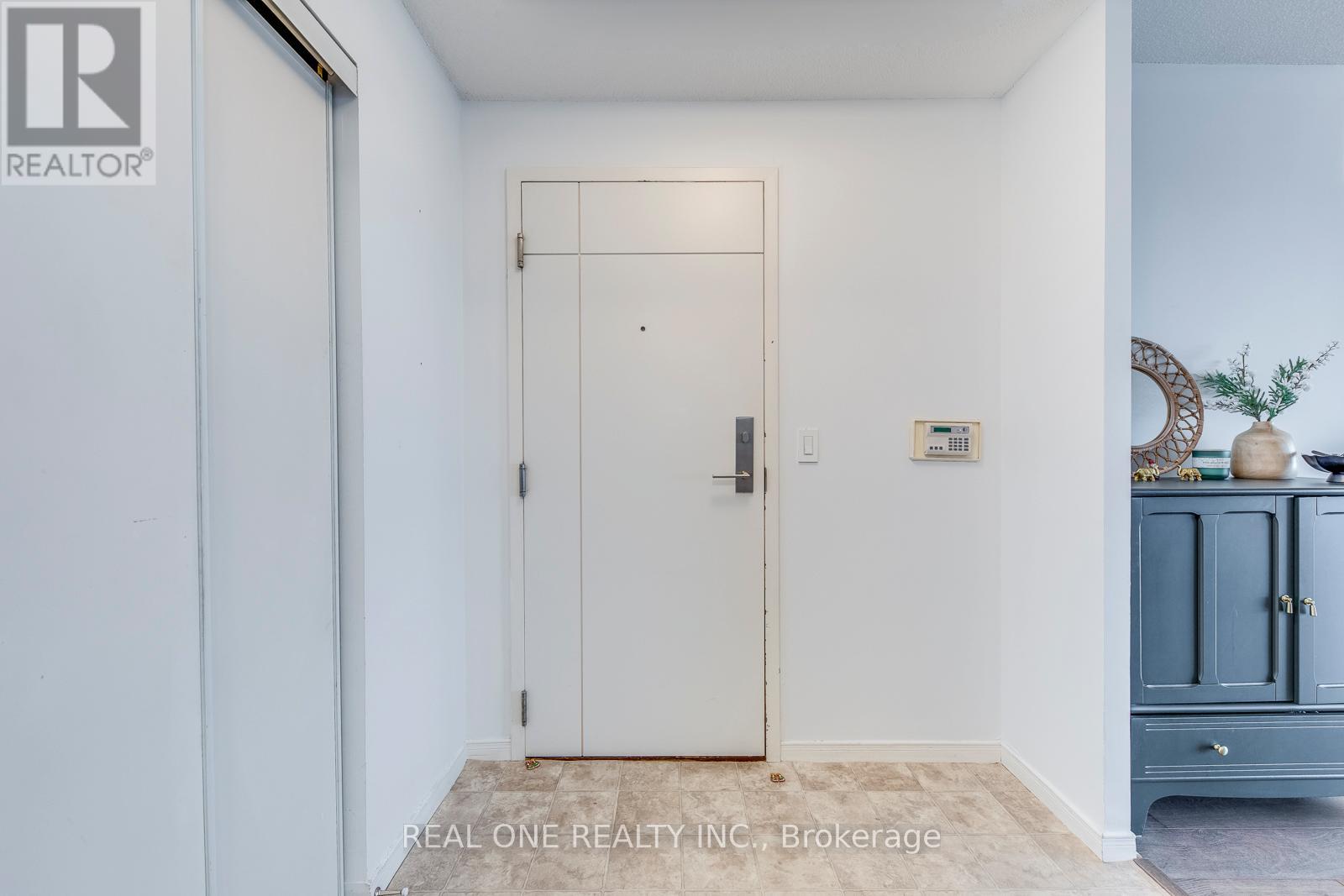 1005 - 2267 Lake Shore Boulevard W, Toronto, Ontario  M8V 3X2 - Photo 5 - W12987998