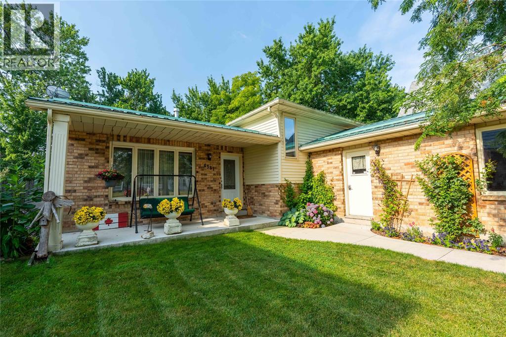 4361 Third Street, Petrolia, Ontario  N0N 1R0 - Photo 4 - 26007555