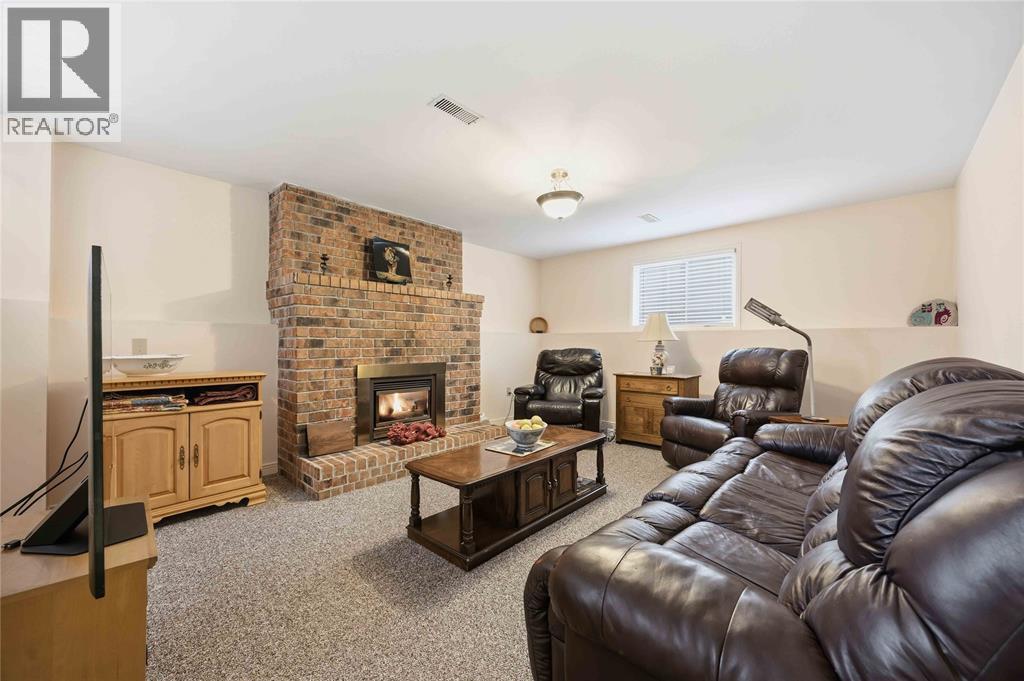 4361 Third Street, Petrolia, Ontario  N0N 1R0 - Photo 18 - 26007555