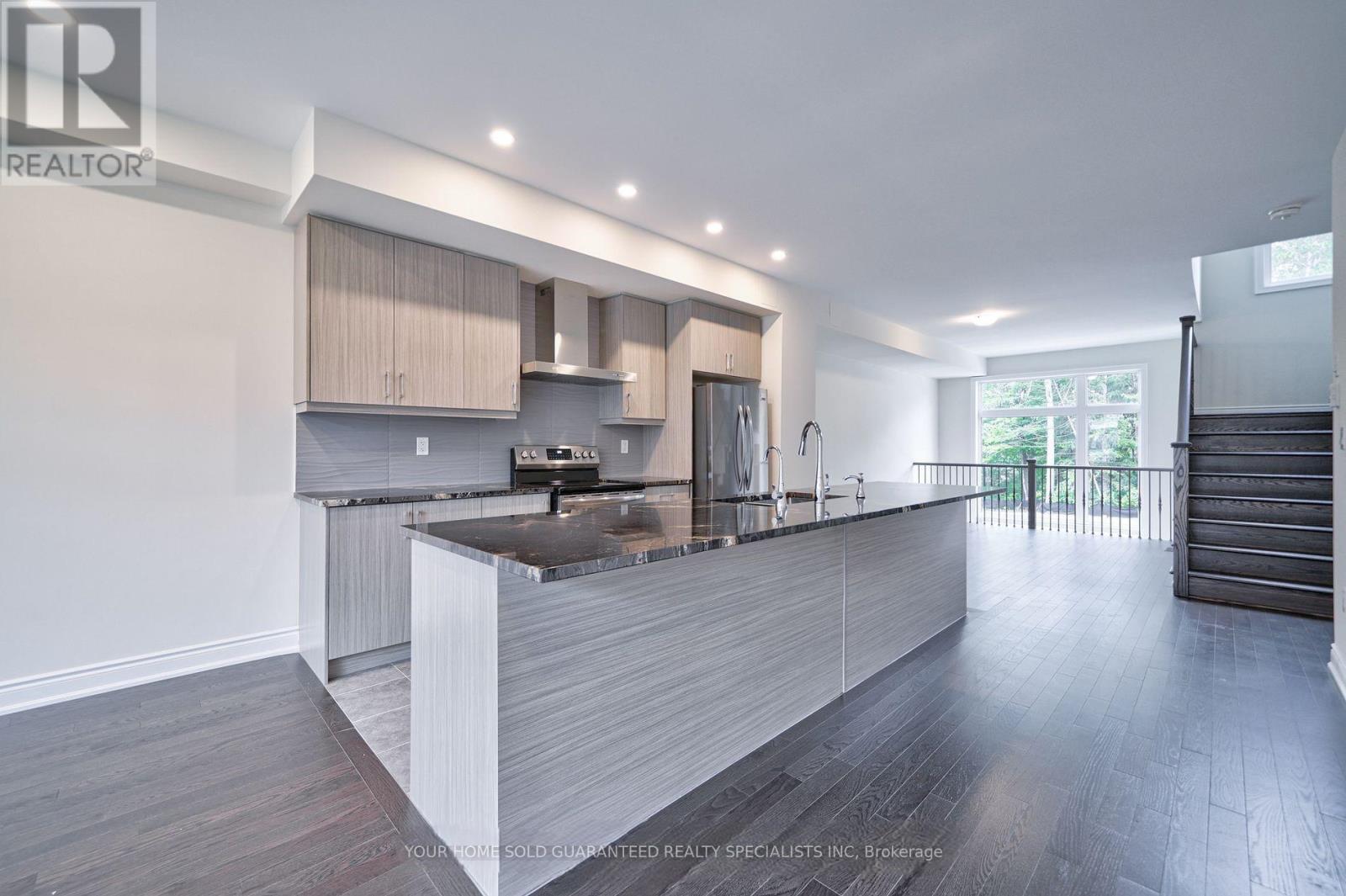 14 Bennington Road, Newmarket, Ontario  L3X 0M8 - Photo 10 - N12988006