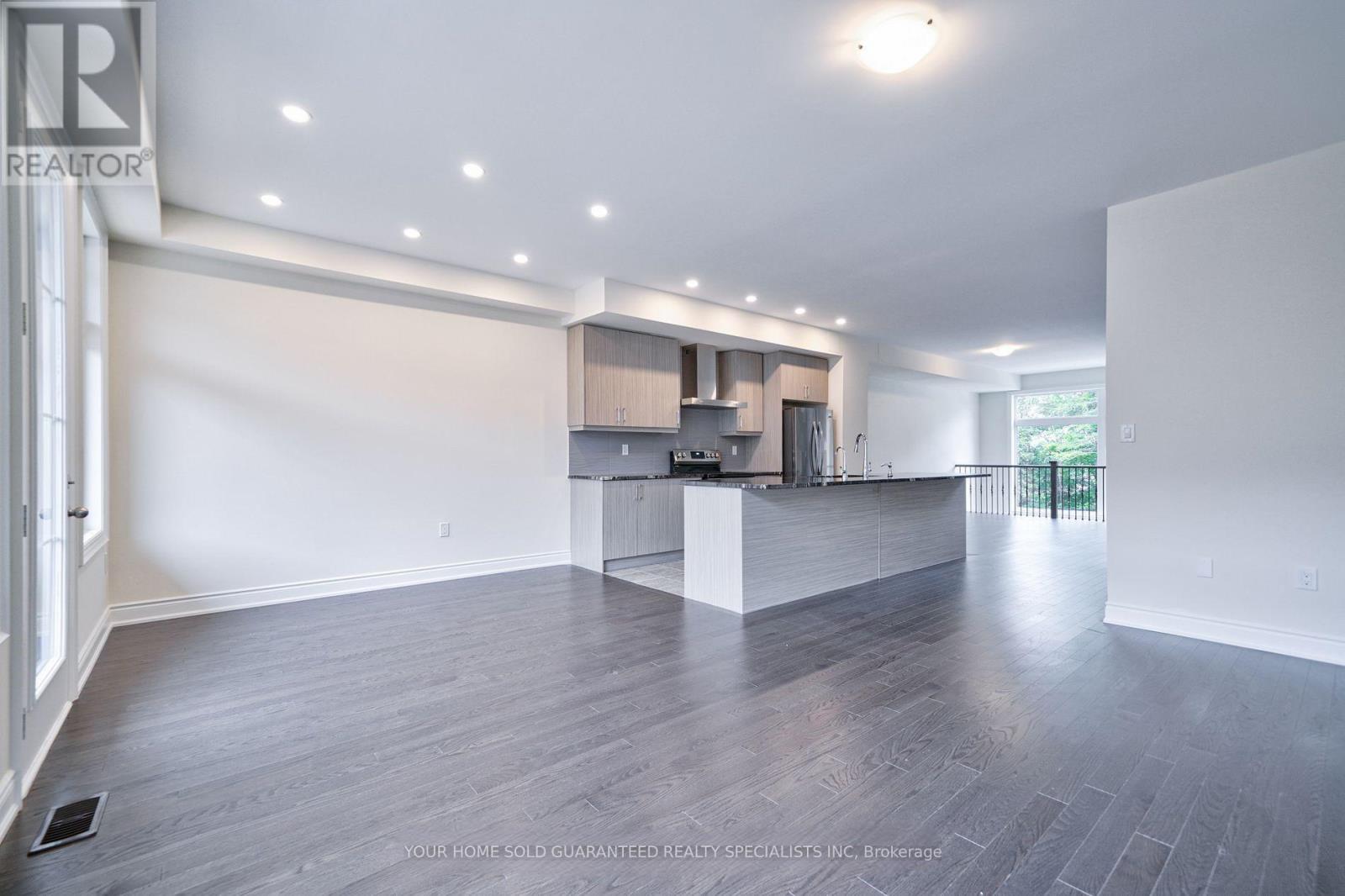 14 Bennington Road, Newmarket, Ontario  L3X 0M8 - Photo 15 - N12988006