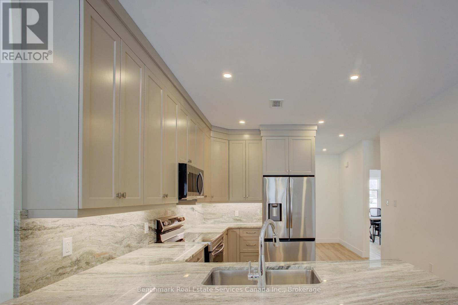 40 - 1182 Queen Street, Kincardine, Ontario  N2Z 1G4 - Photo 6 - X12988028