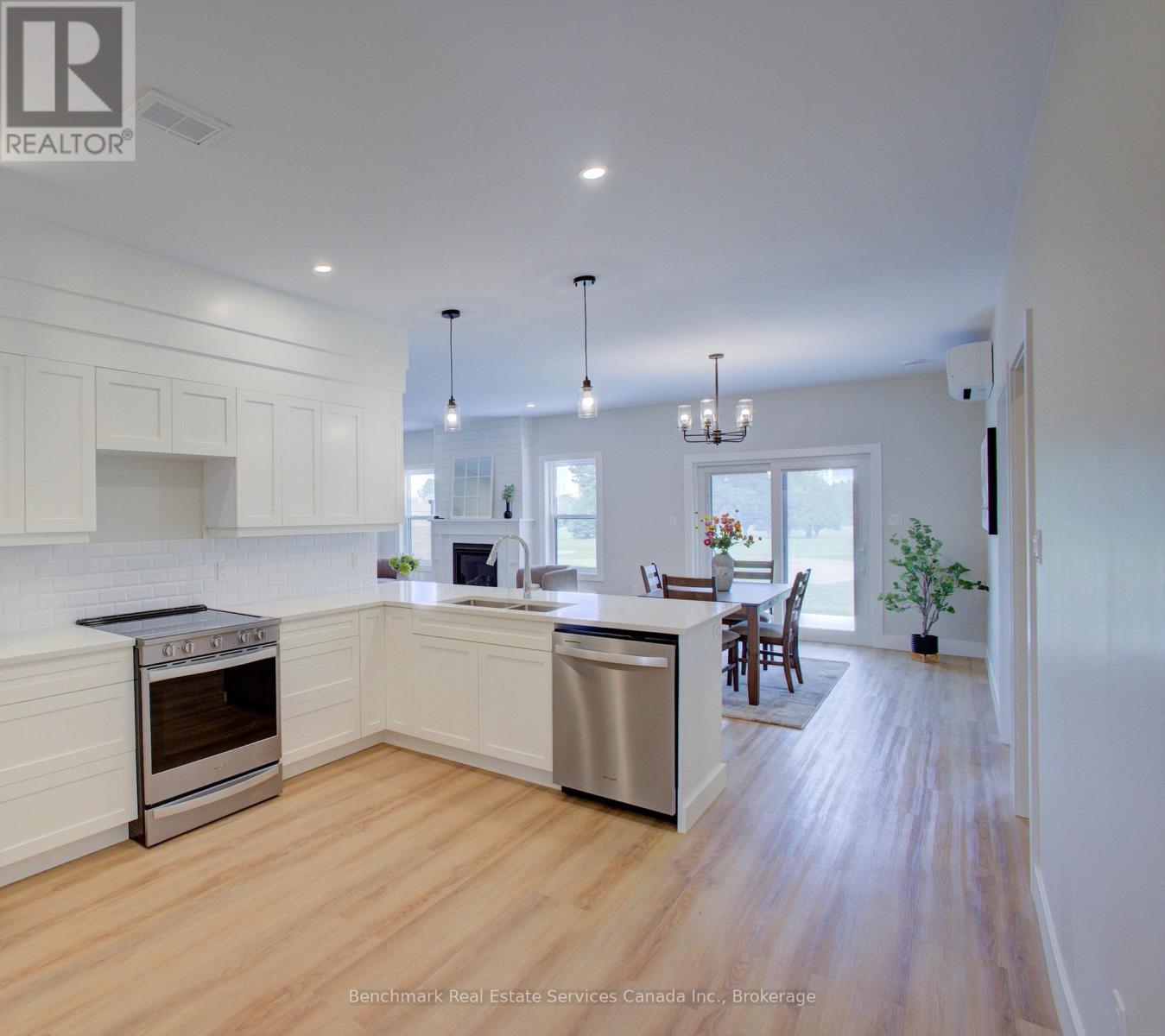 54 - 1182 Queen Street, Kincardine, Ontario  N2Z 1G4 - Photo 3 - X12988032