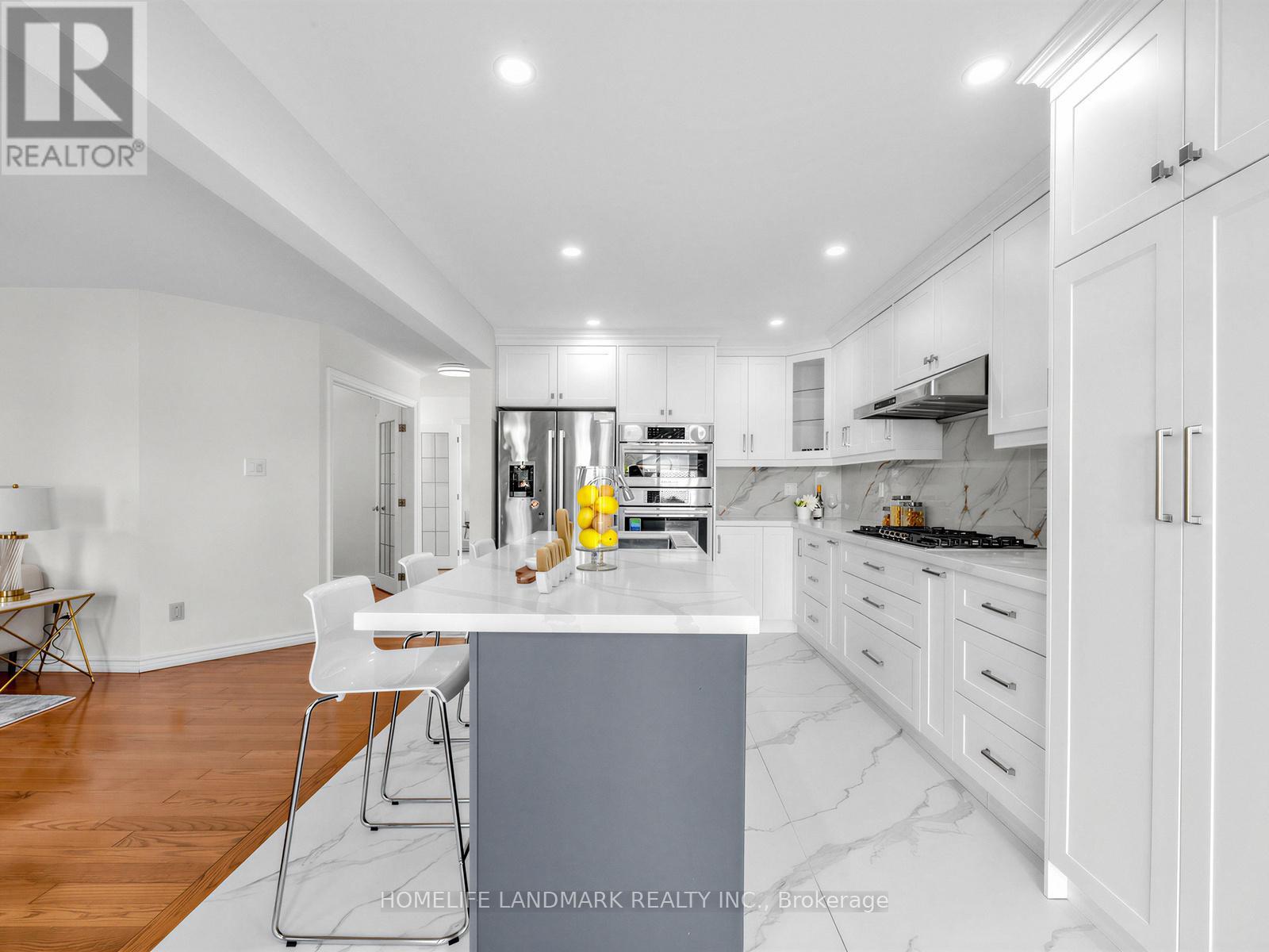 887 College Manor Drive, Newmarket, Ontario  L3Y 8G9 - Photo 6 - N12980712