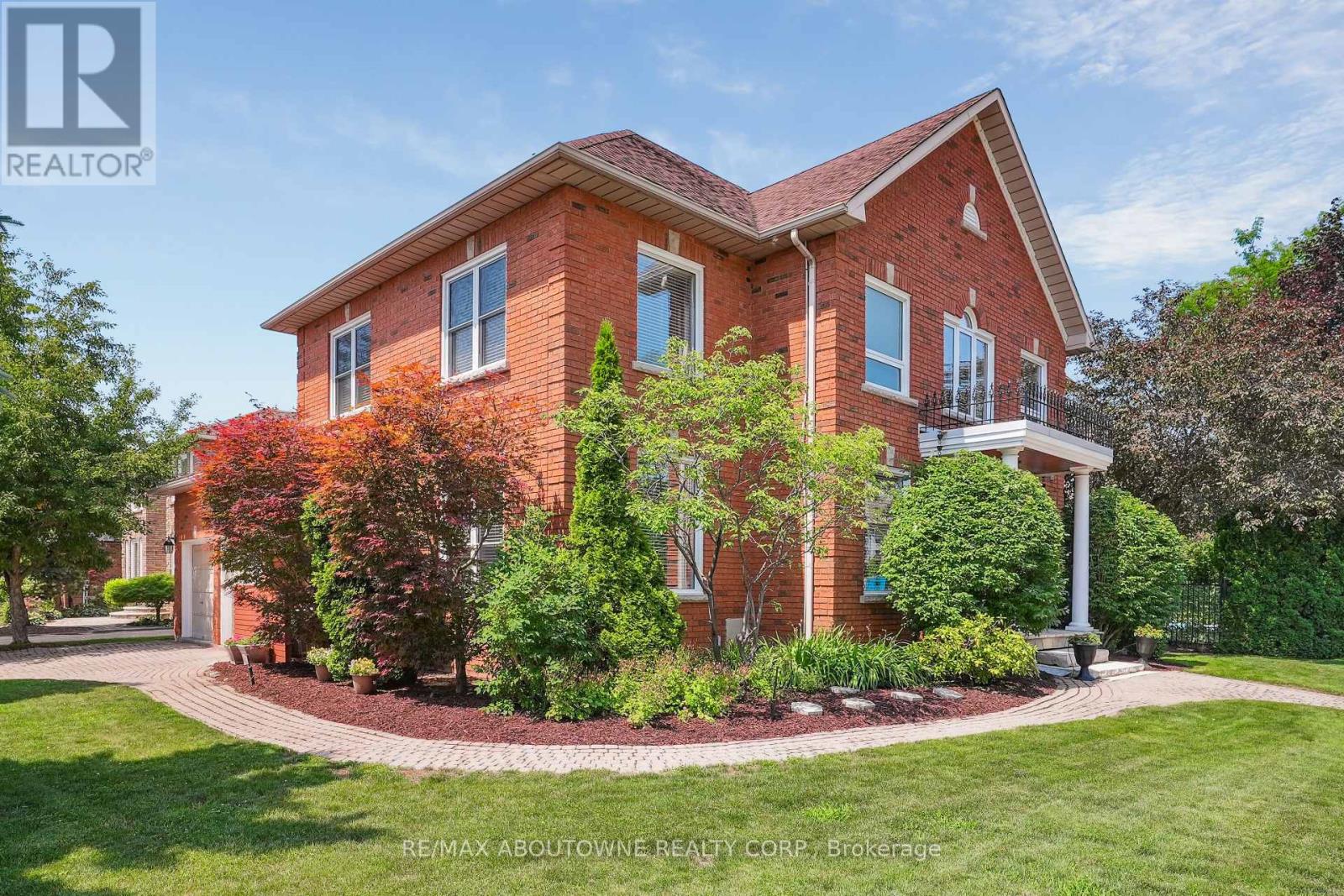 1424 The Links Drive, Oakville, Ontario  L6M 2N9 - Photo 36 - W12774400