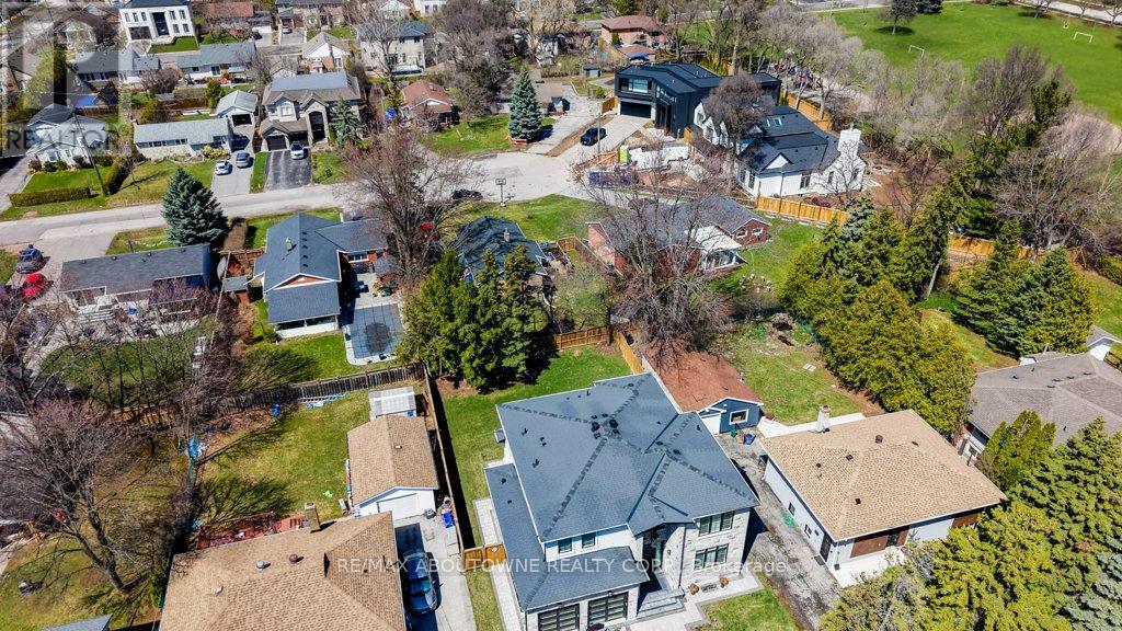 114 Ringwood Road, Oakville, Ontario  L6H 1K2 - Photo 18 - W12981408