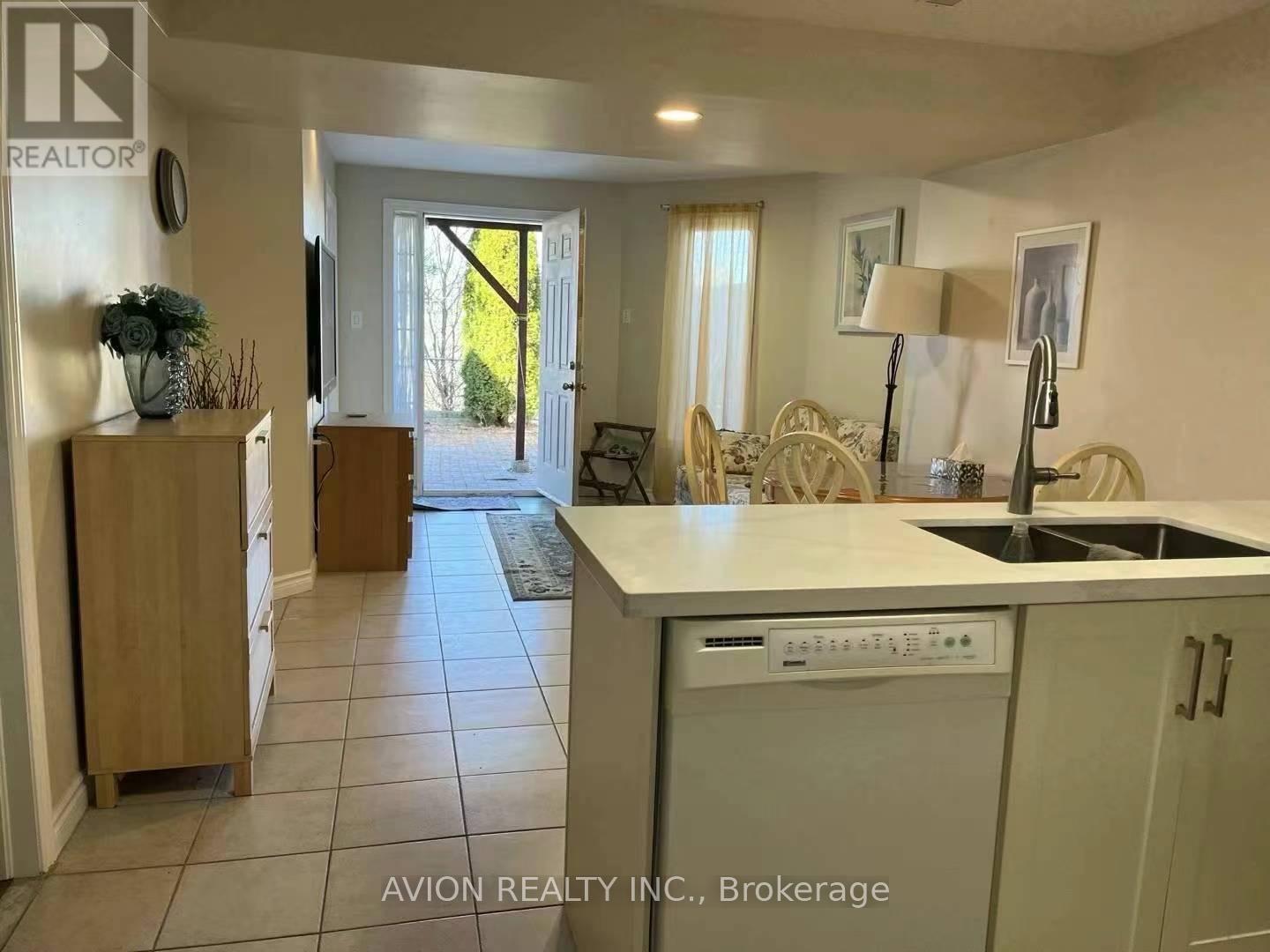 32 Manorheights Street, Richmond Hill, Ontario  L4S 2H2 - Photo 2 - N12988046