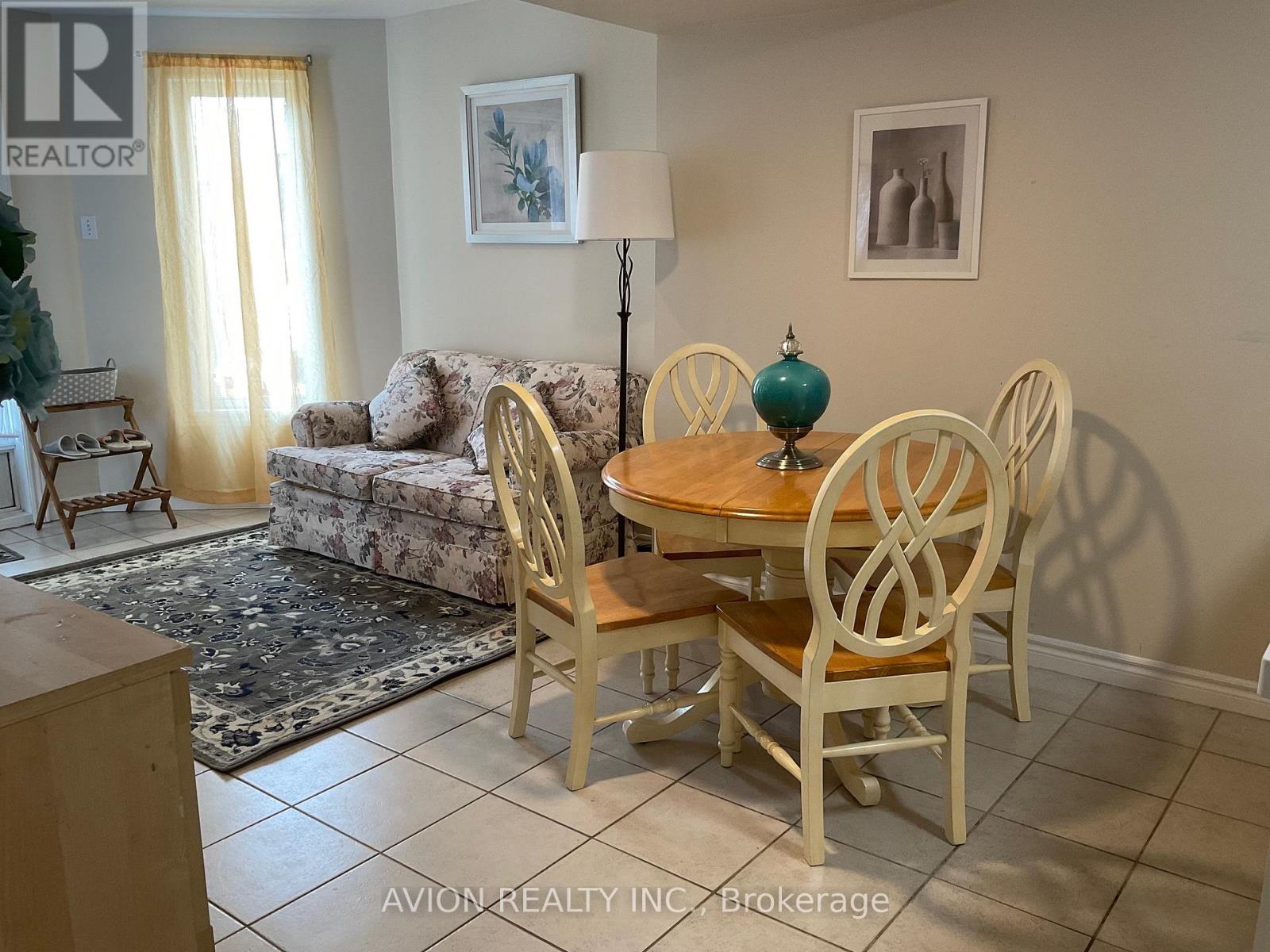 32 Manorheights Street, Richmond Hill, Ontario  L4S 2H2 - Photo 4 - N12988046