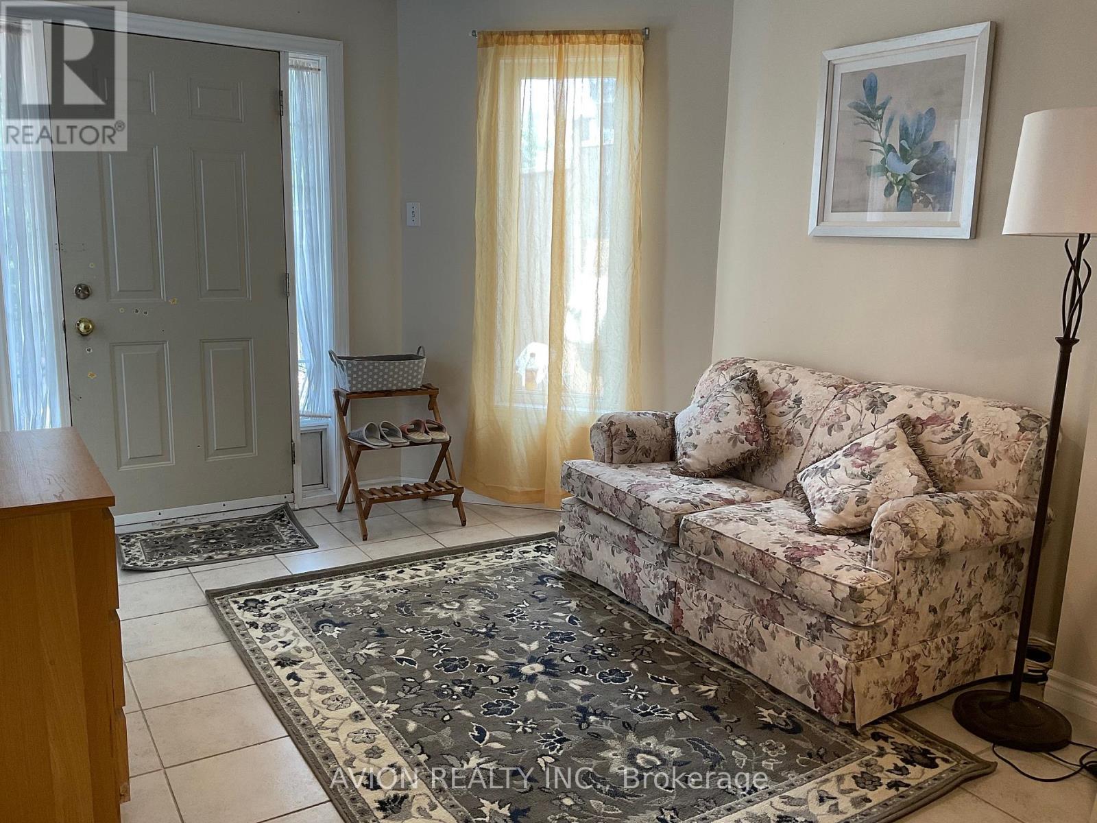 32 Manorheights Street, Richmond Hill, Ontario  L4S 2H2 - Photo 5 - N12988046