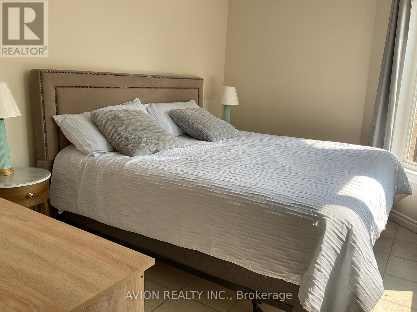 32 Manorheights Street, Richmond Hill, Ontario  L4S 2H2 - Photo 6 - N12988046