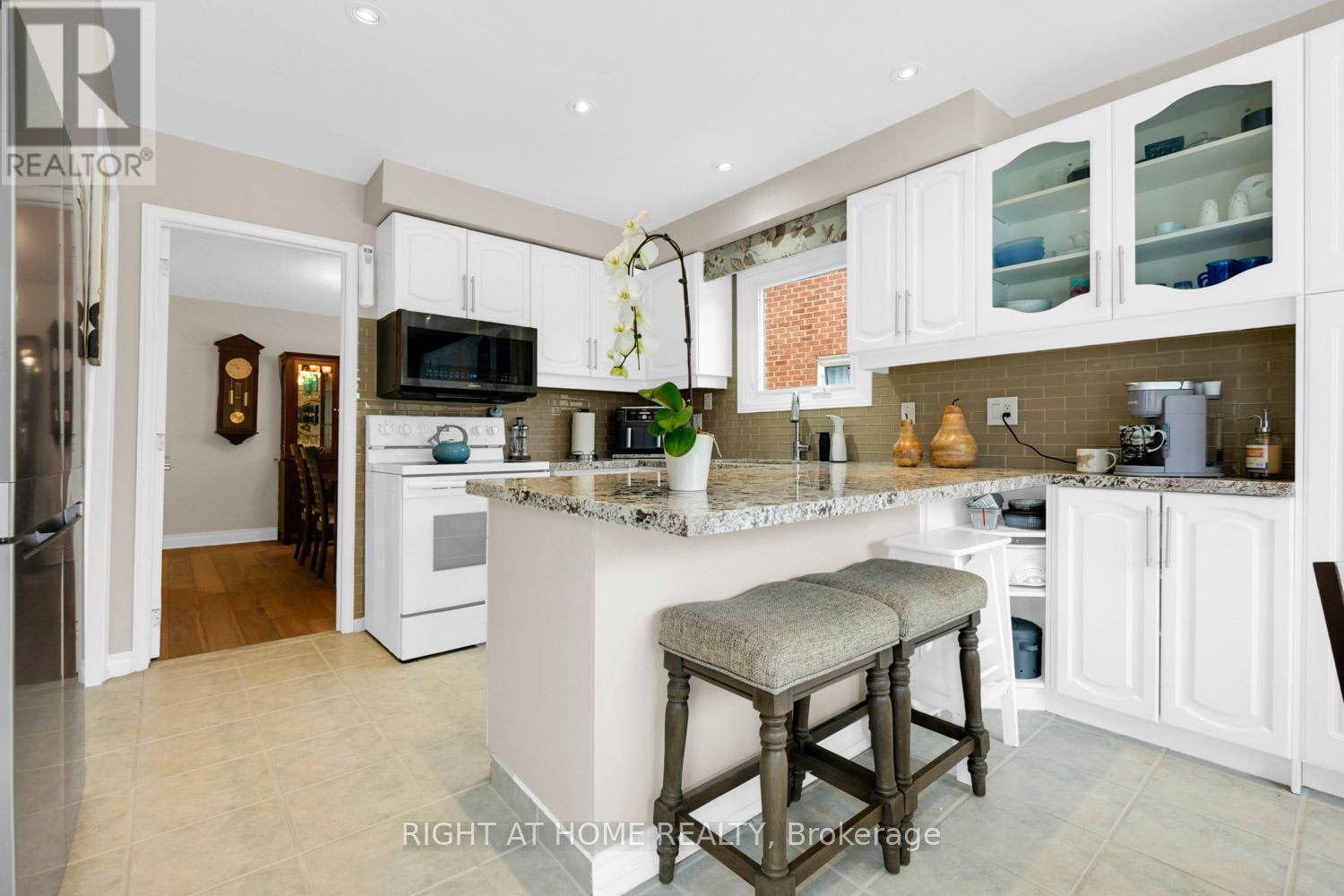 3098 Barwell Road, Mississauga, Ontario  L5L 3Z9 - Photo 5 - W12967614