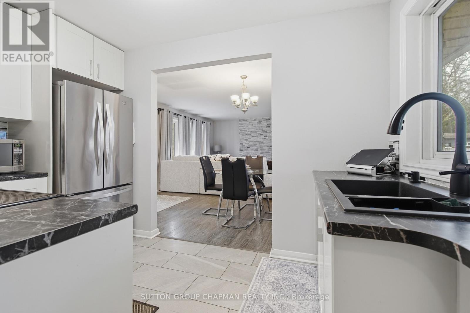 666 Santa Monica Road, London North, Ontario  N6H 3W1 - Photo 12 - X12988098
