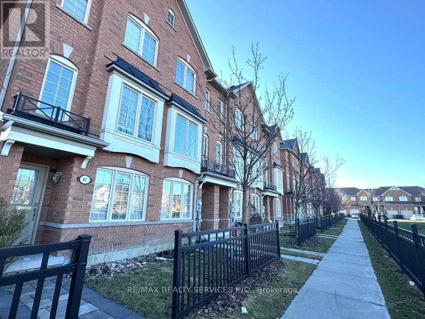 29 Peach Drive, Brampton, Ontario  L6R 0W5 - Photo 19 - W12957426