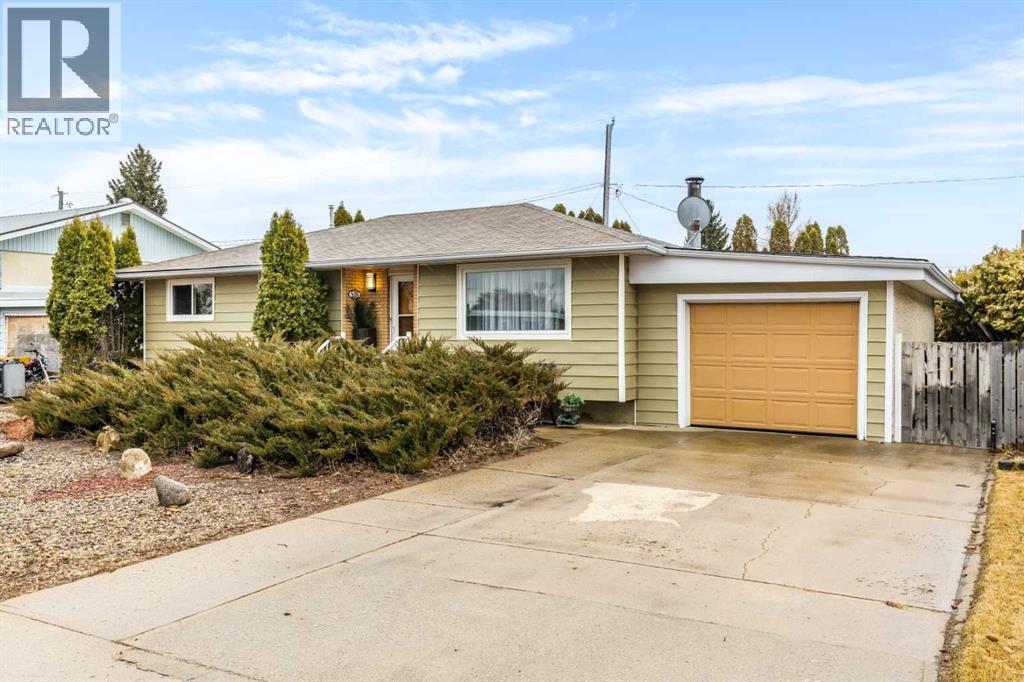 535 12 Street Nw, Medicine Hat, Alberta  T1A 6R3 - Photo 2 - A2300266