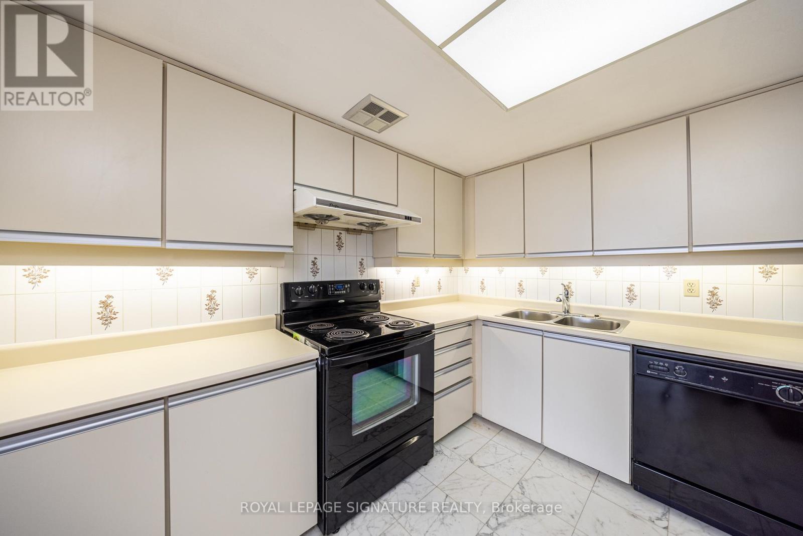 2004 - 3 Concorde Place, Toronto, Ontario  M3C 3K7 - Photo 18 - C12988096