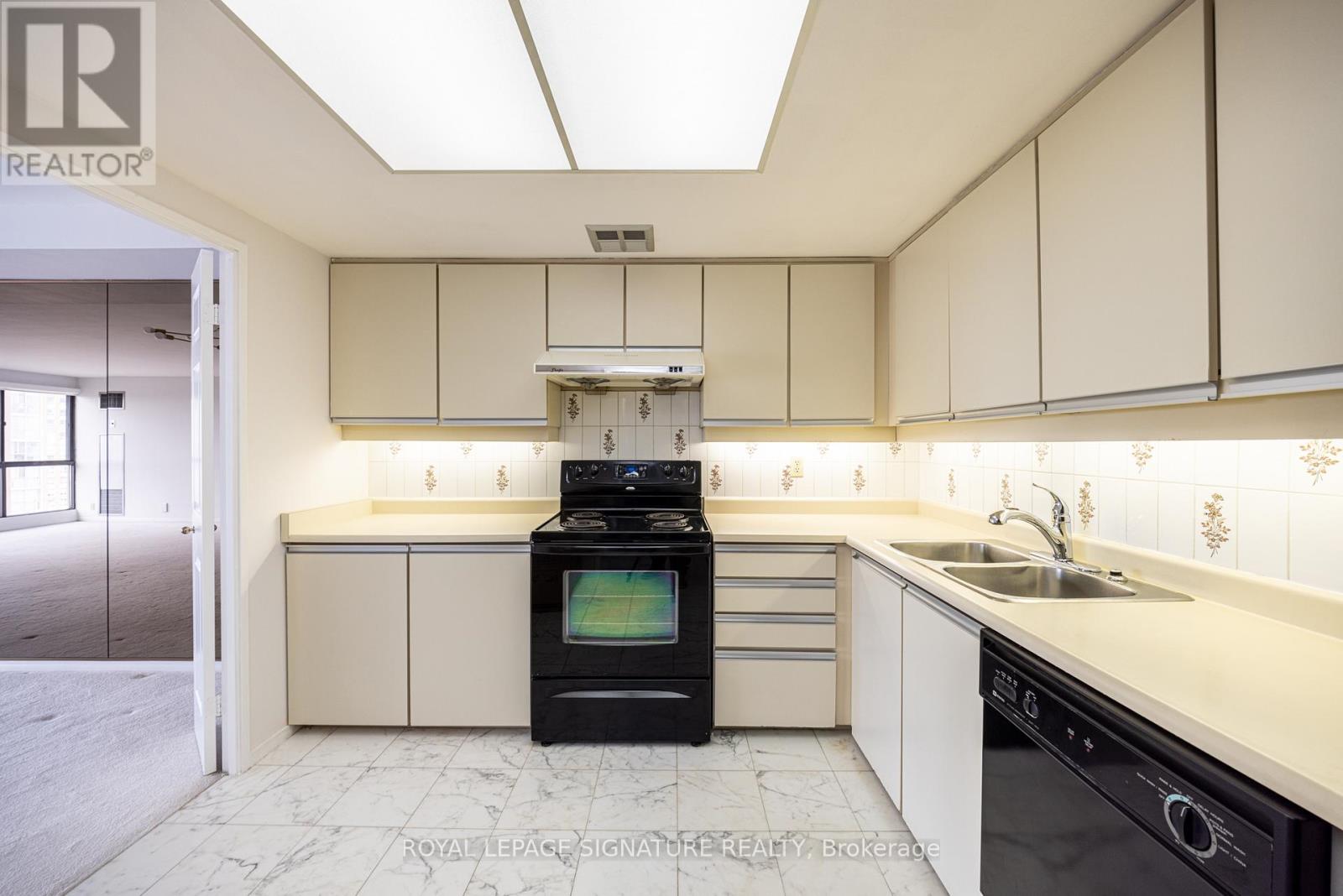 2004 - 3 Concorde Place, Toronto, Ontario  M3C 3K7 - Photo 19 - C12988096