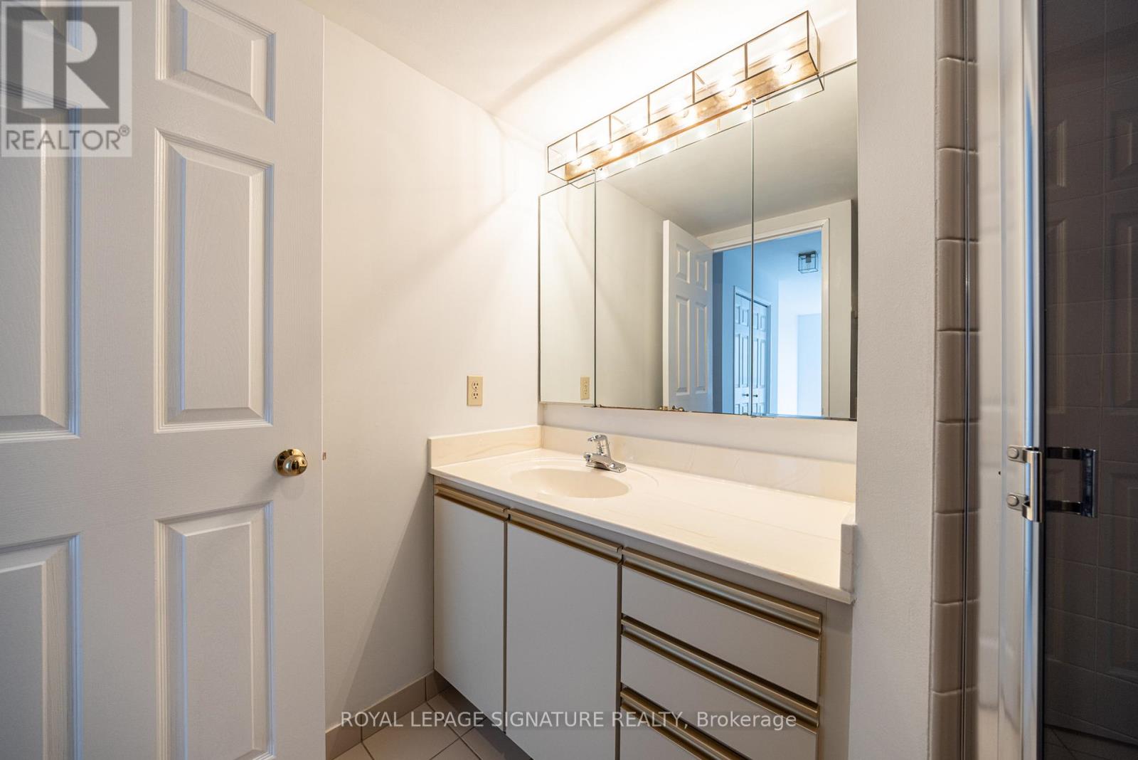 2004 - 3 Concorde Place, Toronto, Ontario  M3C 3K7 - Photo 37 - C12988096