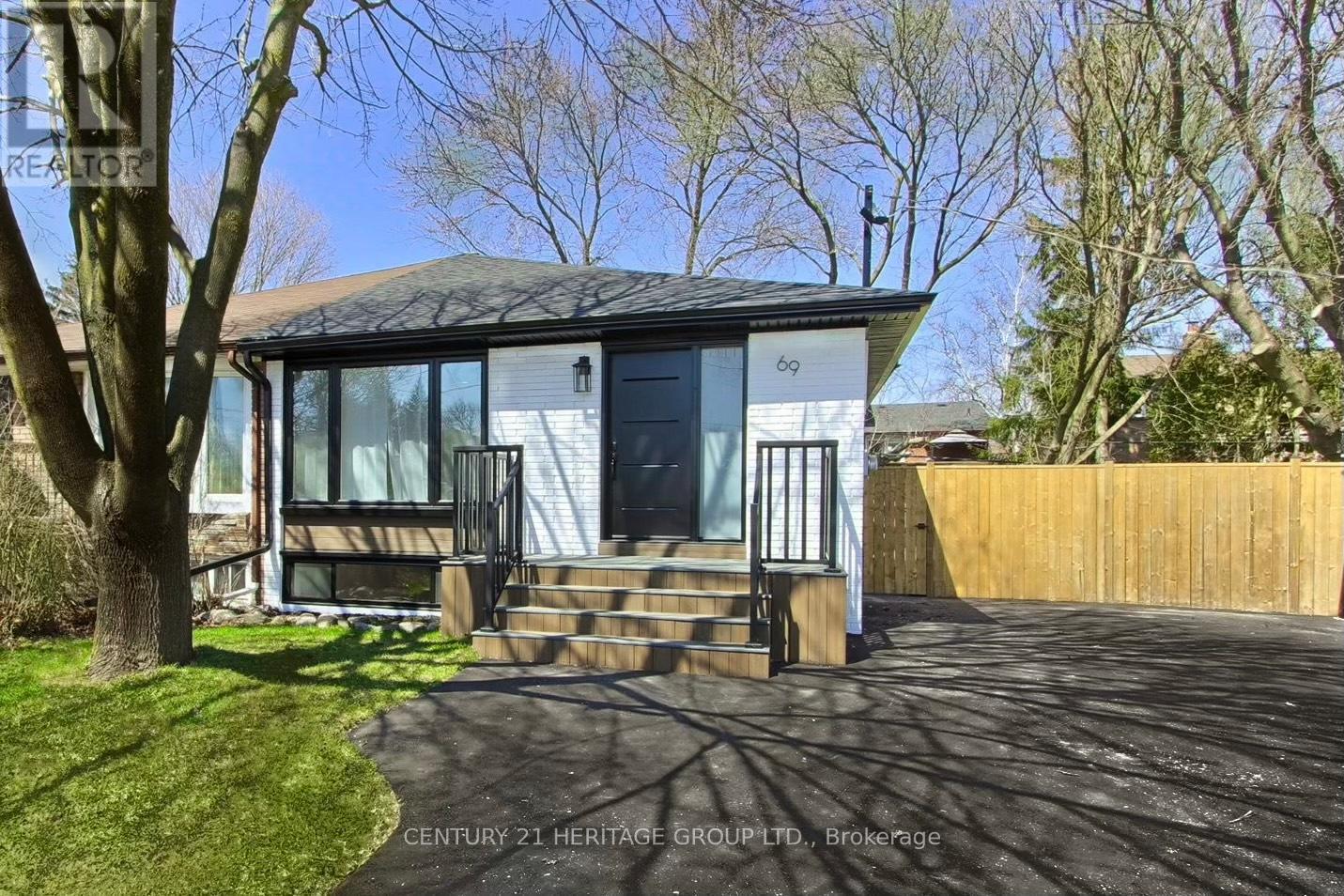 69 Marlin Court, Newmarket, Ontario  L3Y 2W7 - Photo 2 - N12984784