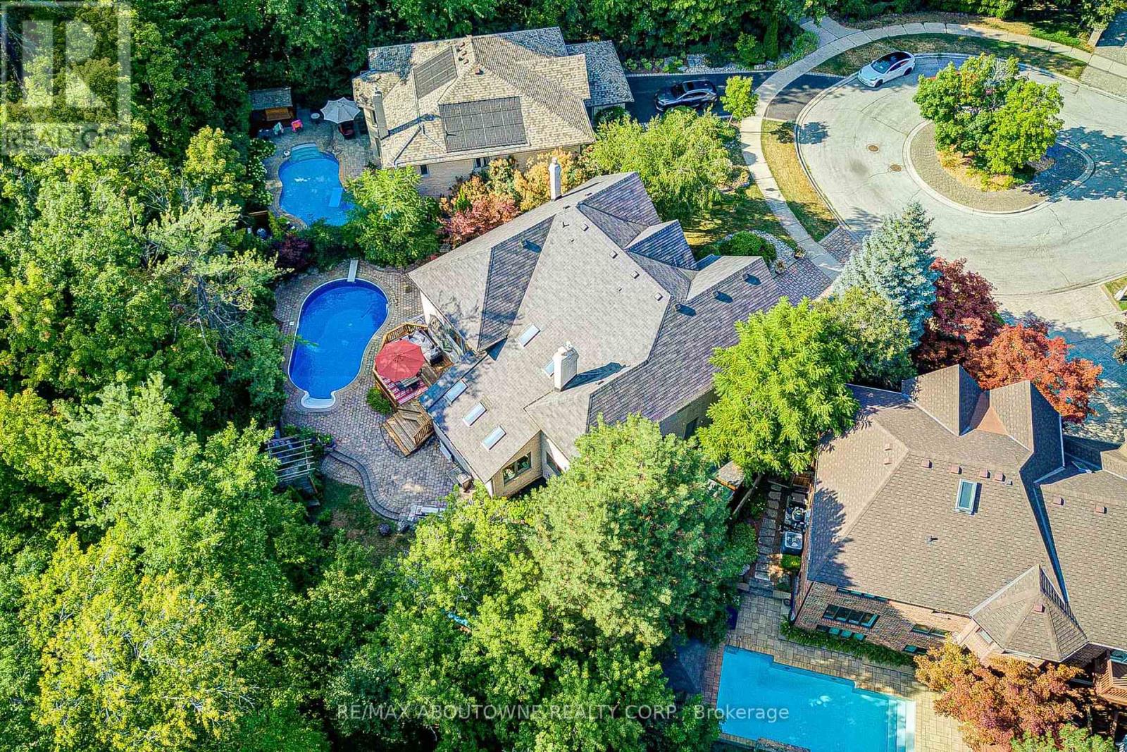 1328 King Henry Court, Oakville, Ontario  L6M 2Y6 - Photo 6 - W12982572