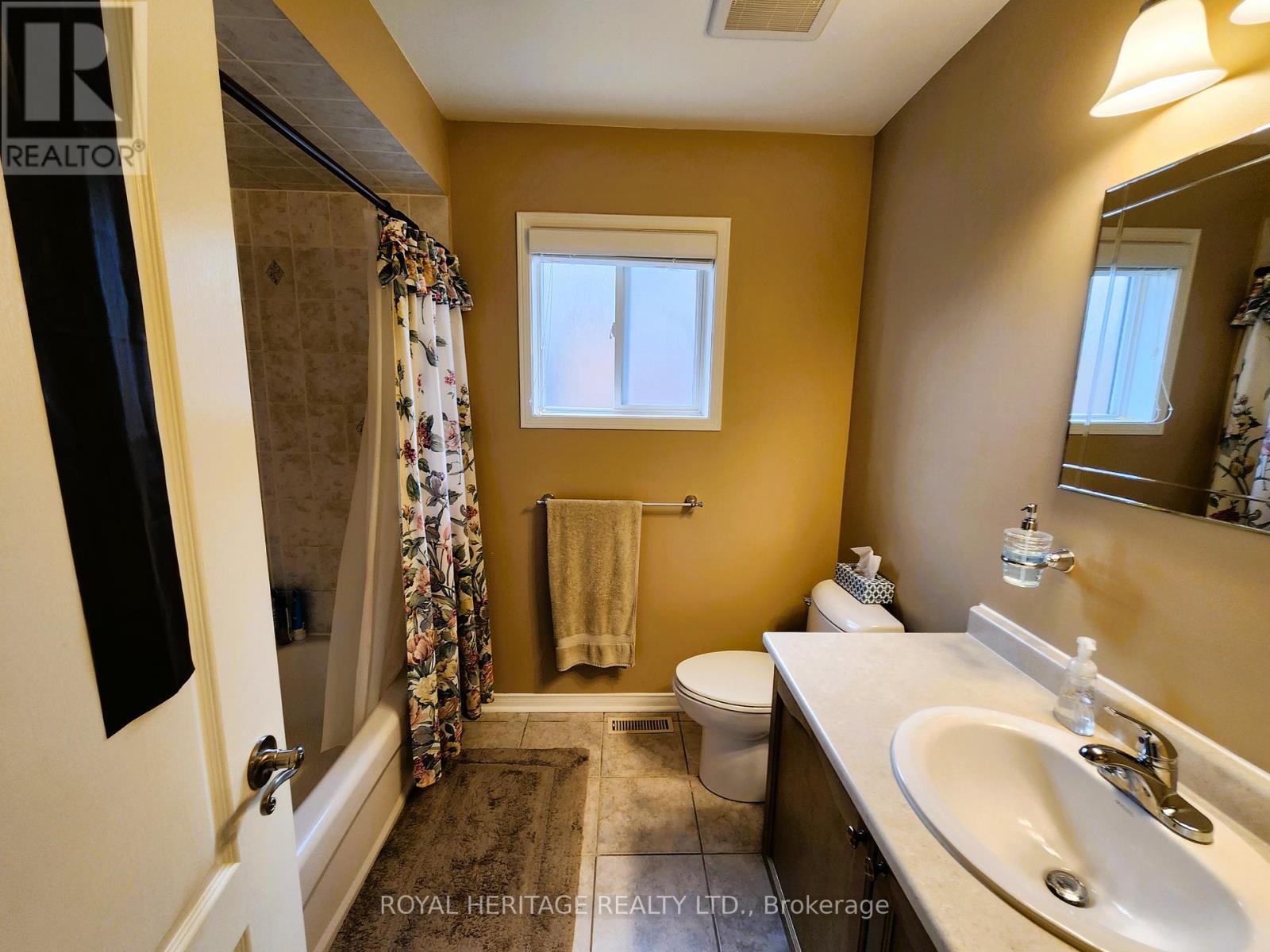 127 Knapton Drive, Newmarket, Ontario  L3X 3B3 - Photo 20 - N12843198