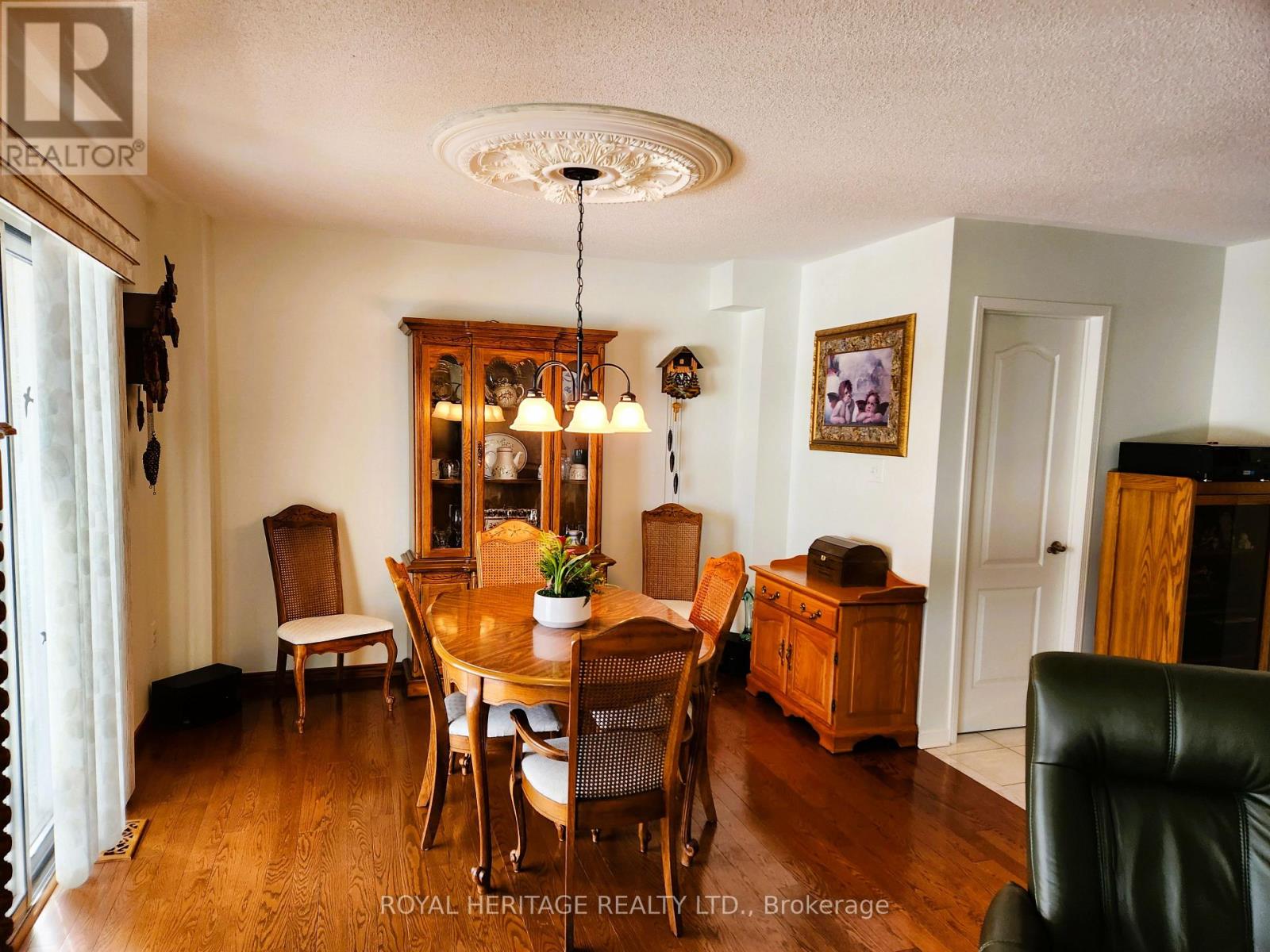 127 Knapton Drive, Newmarket, Ontario  L3X 3B3 - Photo 9 - N12843198