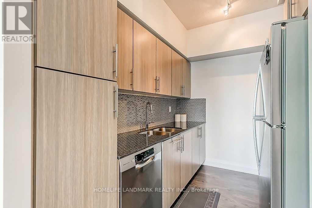 205 - 55 Speers Road, Oakville, Ontario  L6K 3R6 - Photo 13 - W12988066