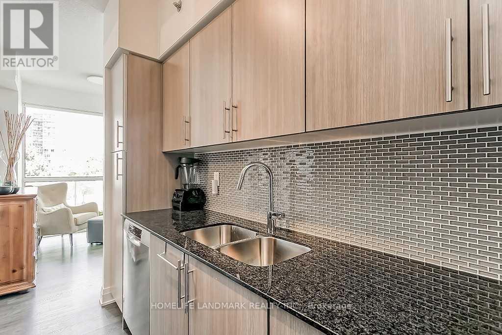 205 - 55 Speers Road, Oakville, Ontario  L6K 3R6 - Photo 17 - W12988066