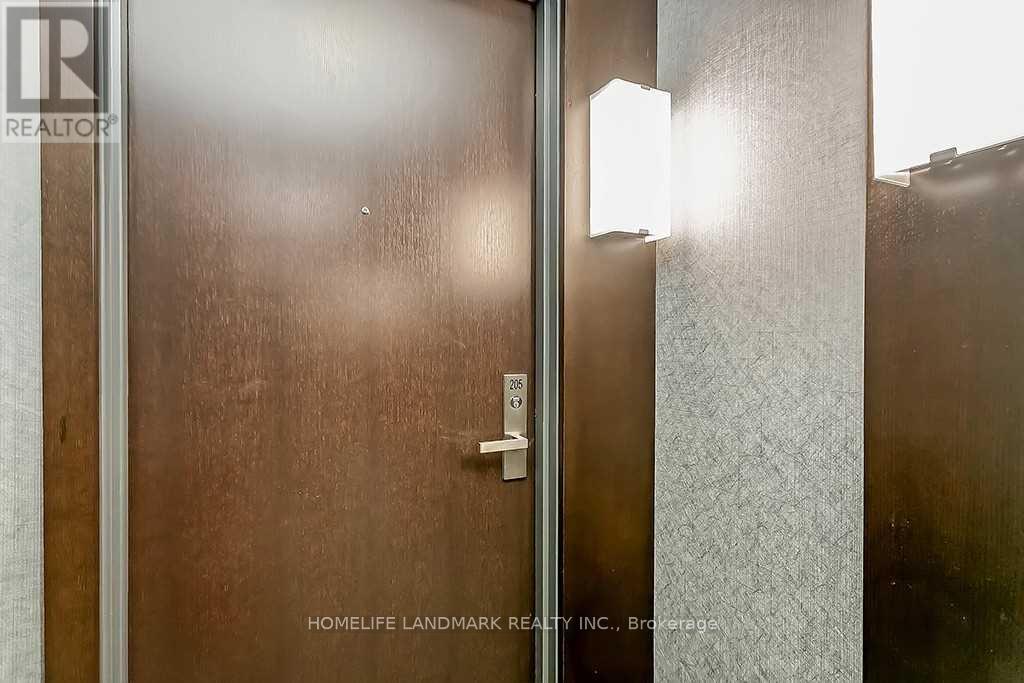 205 - 55 Speers Road, Oakville, Ontario  L6K 3R6 - Photo 5 - W12988066