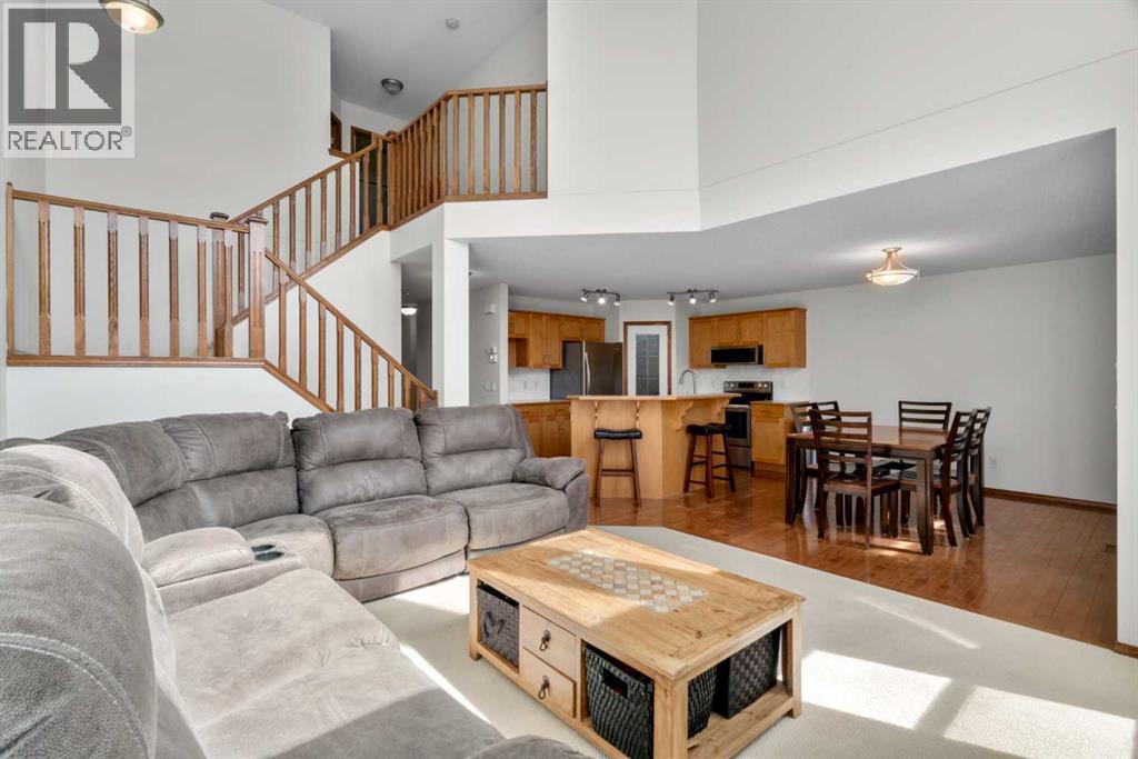 77 Cougarstone Circle SW, Calgary, Alberta  T3H 4W3 - Photo 5 - A2300370