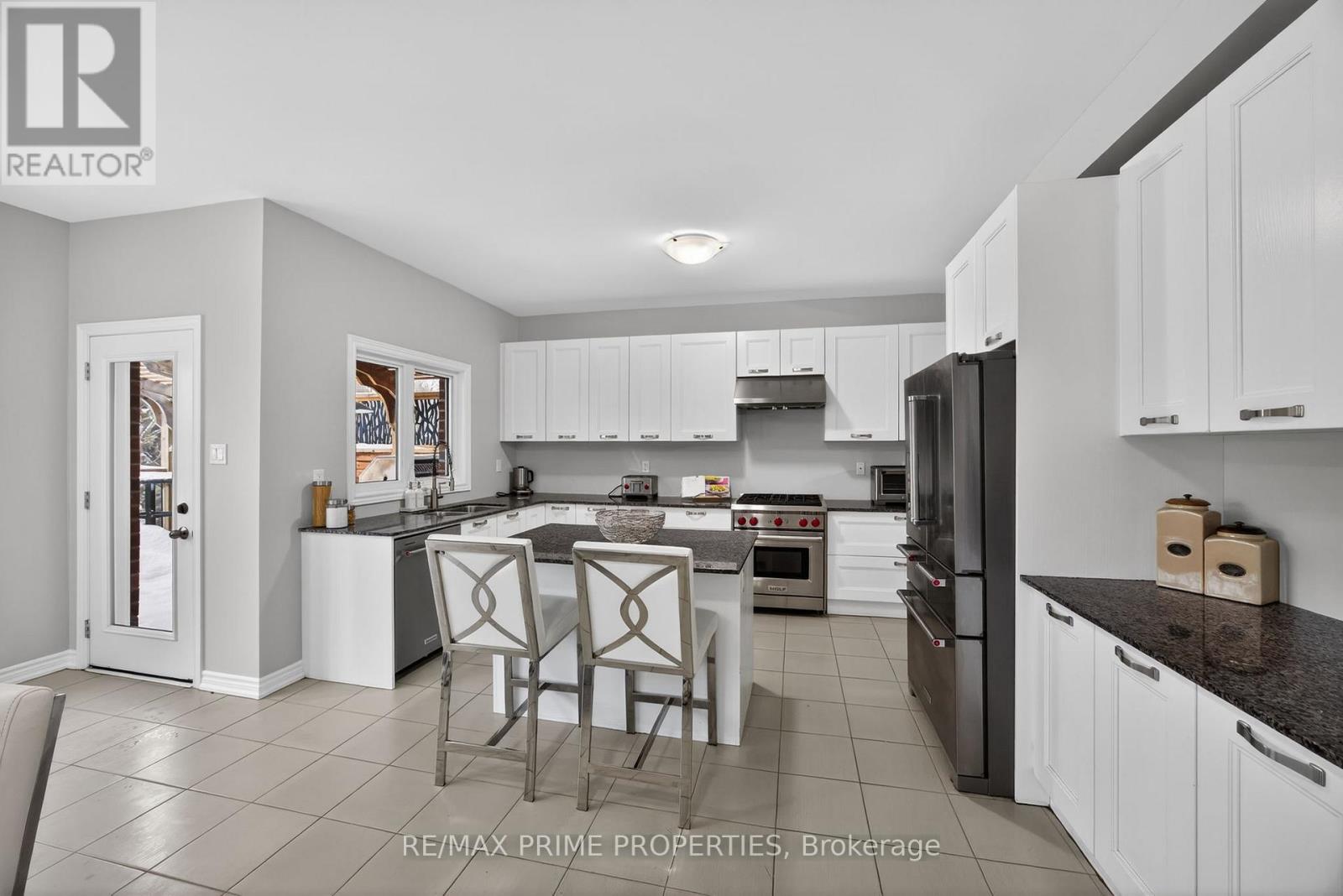 72 Ridge Gate Crescent, East Gwillimbury, Ontario L0G 1M0 - Photo 9 - N12803116