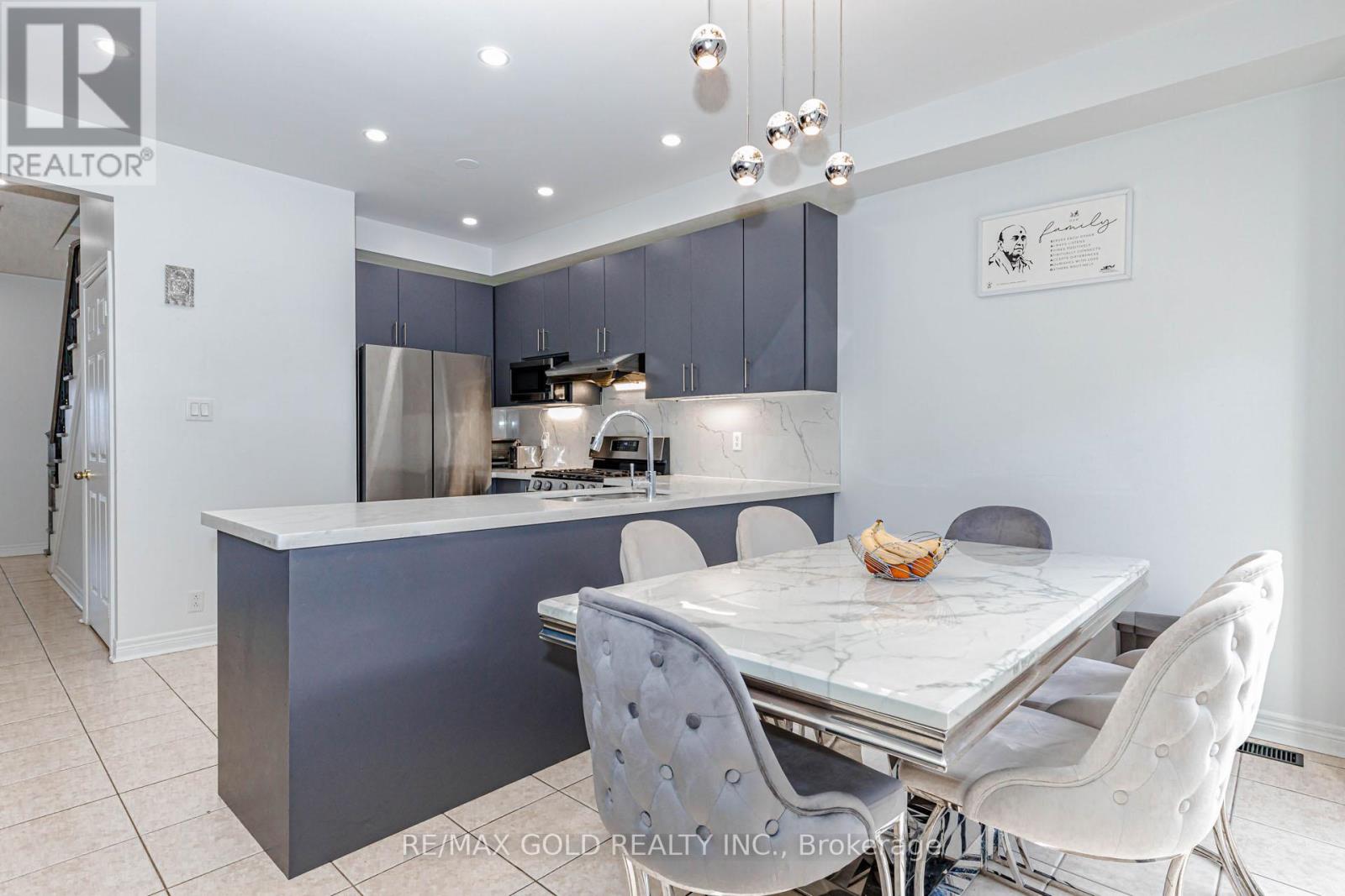 93 Footbridge Crescent, Brampton, Ontario L6R 0T9 - Photo 16 - W12987860