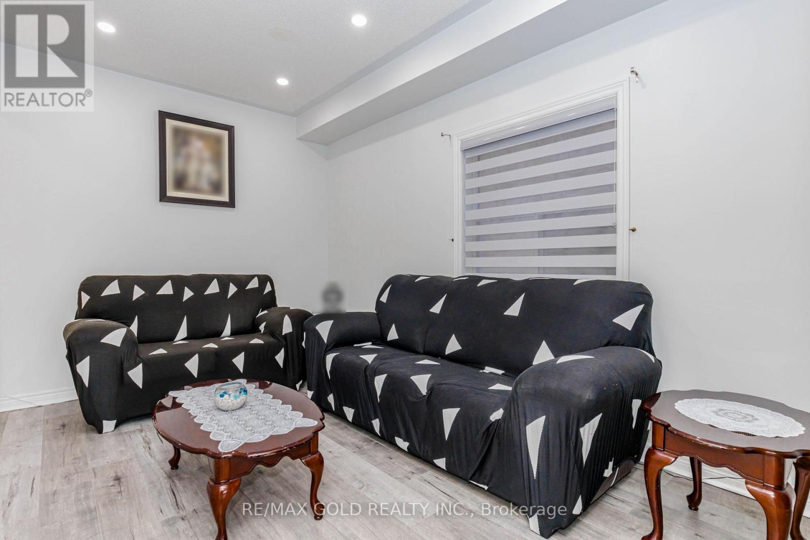 93 Footbridge Crescent, Brampton, Ontario L6R 0T9 - Photo 6 - W12987860