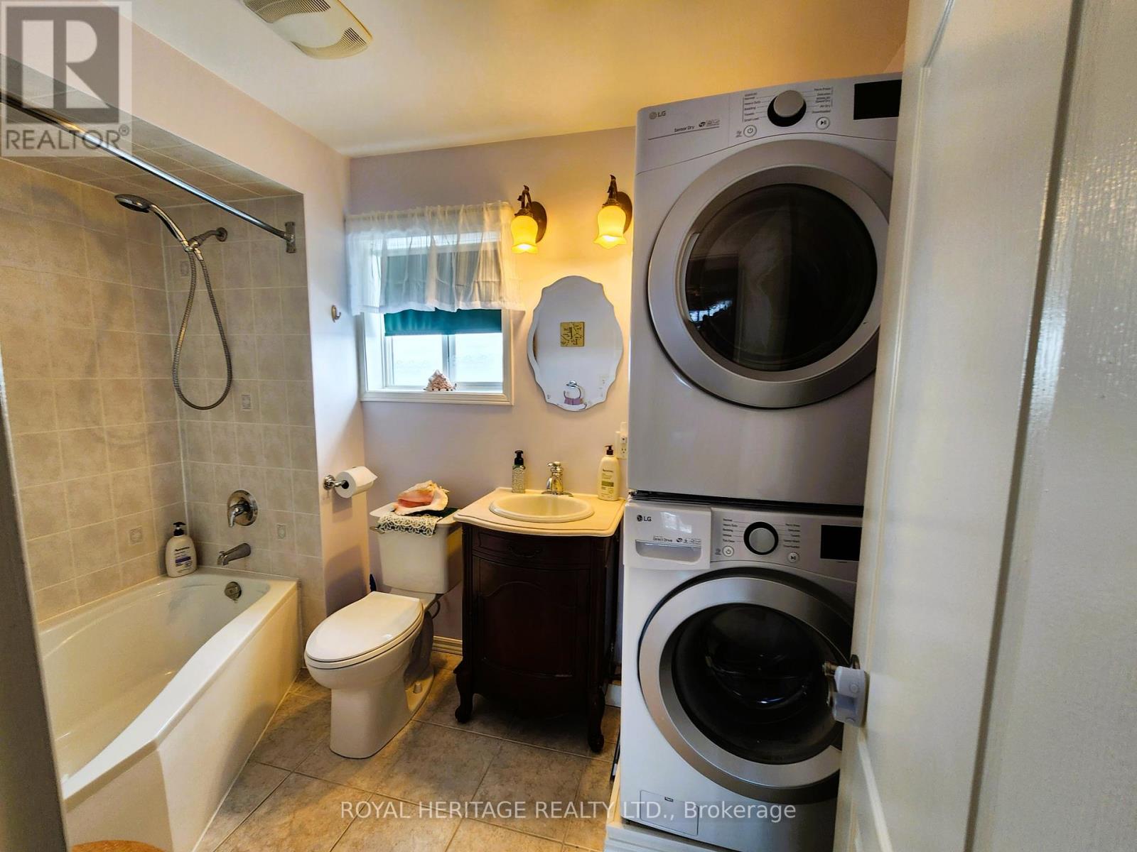 127 Knapton Drive, Newmarket, Ontario  L3X 3B3 - Photo 17 - N12843198