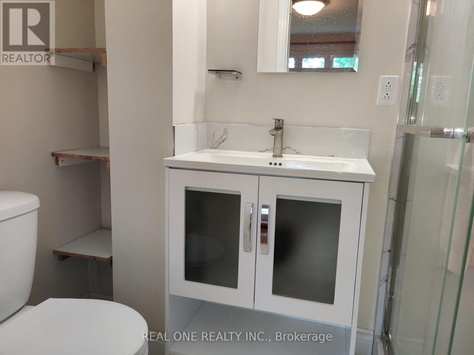 Upper - 9 Lisburn Crescent, Toronto, Ontario  M2J 2Z4 - Photo 10 - C12988116