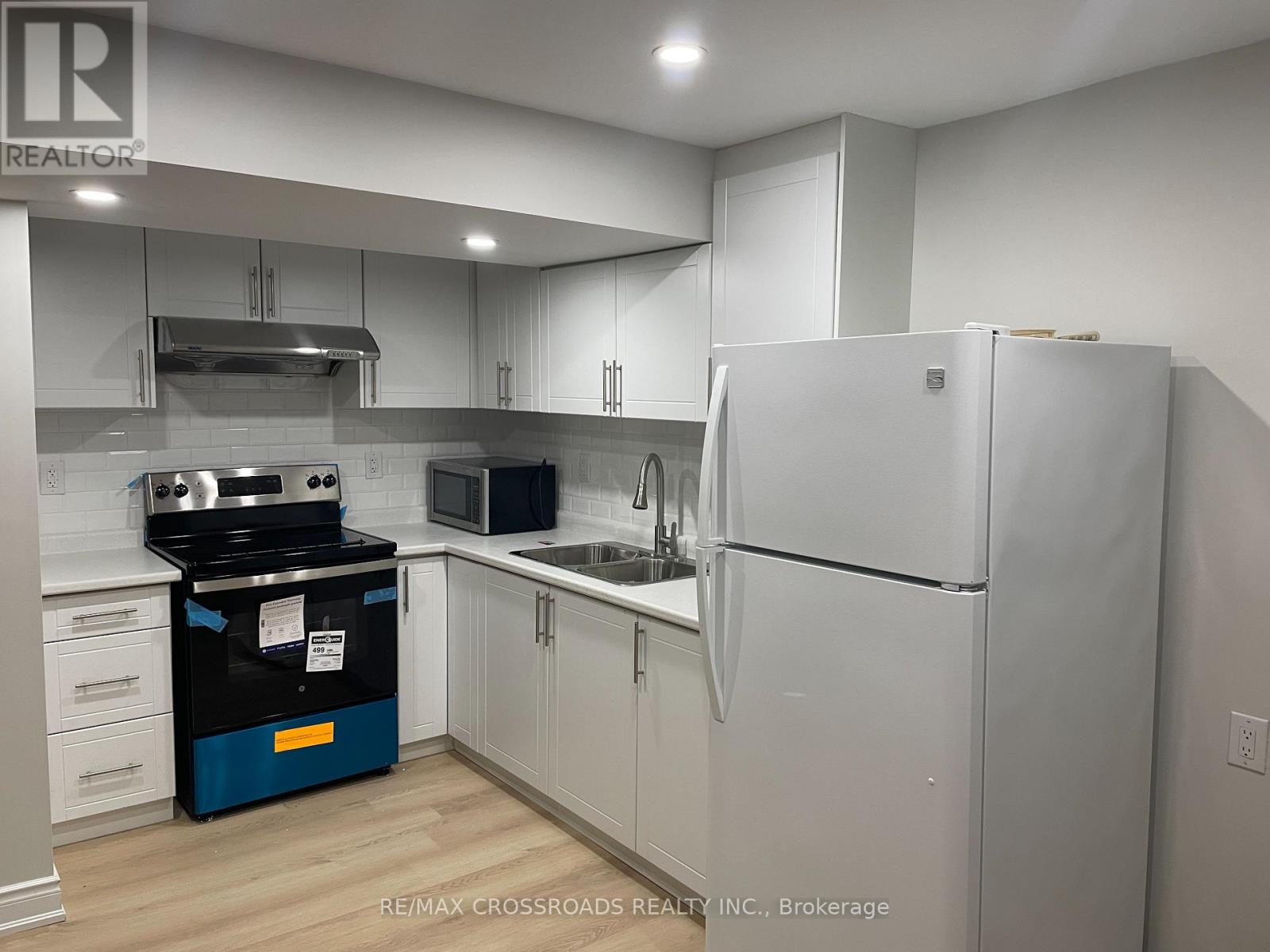 3119 Mcdowell Drive, Mississauga, Ontario  L5M 6J5 - Photo 8 - W12719196