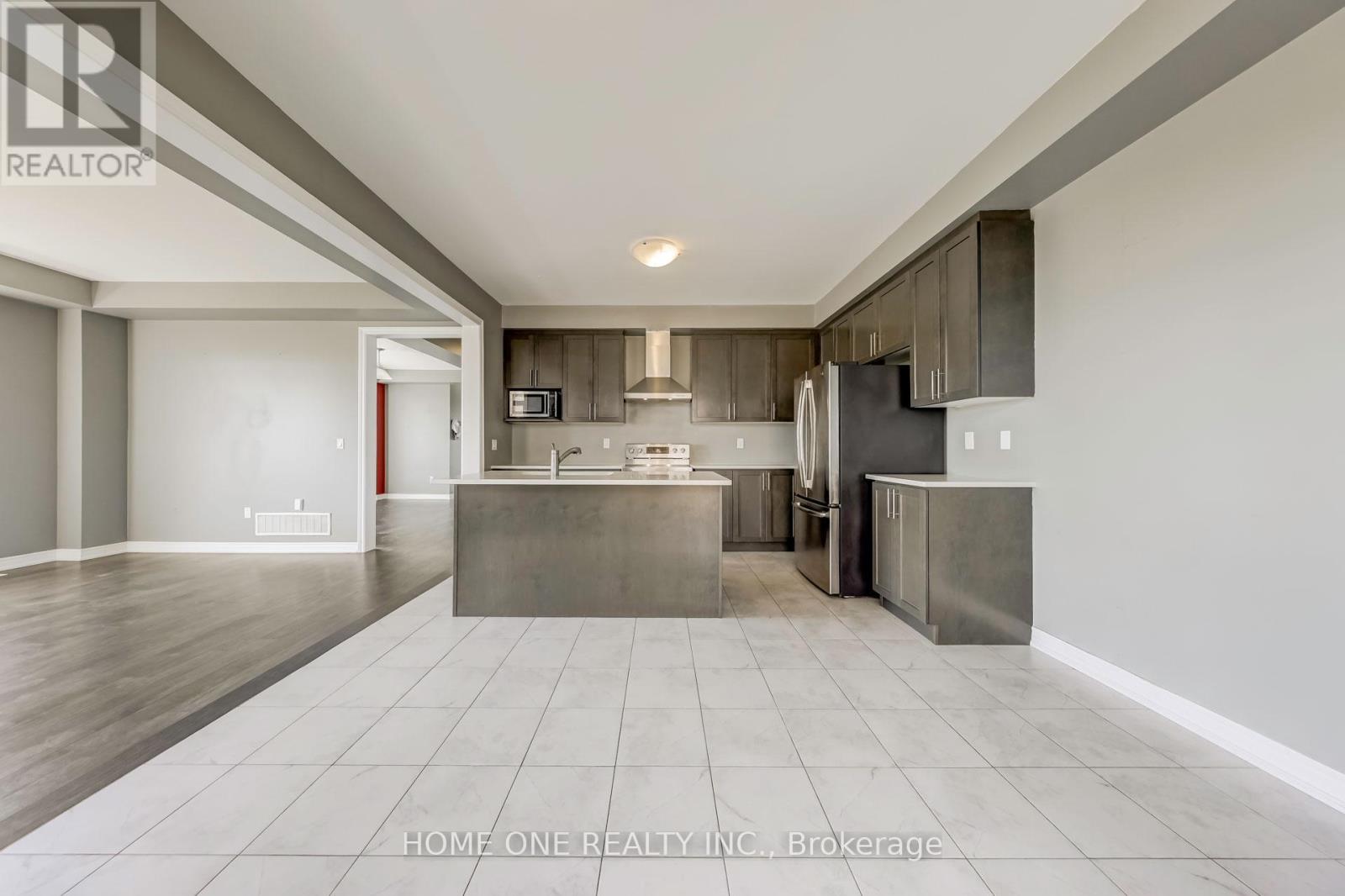 51 Eastgrove Square, East Gwillimbury, Ontario  L9N 0R3 - Photo 17 - N12988122