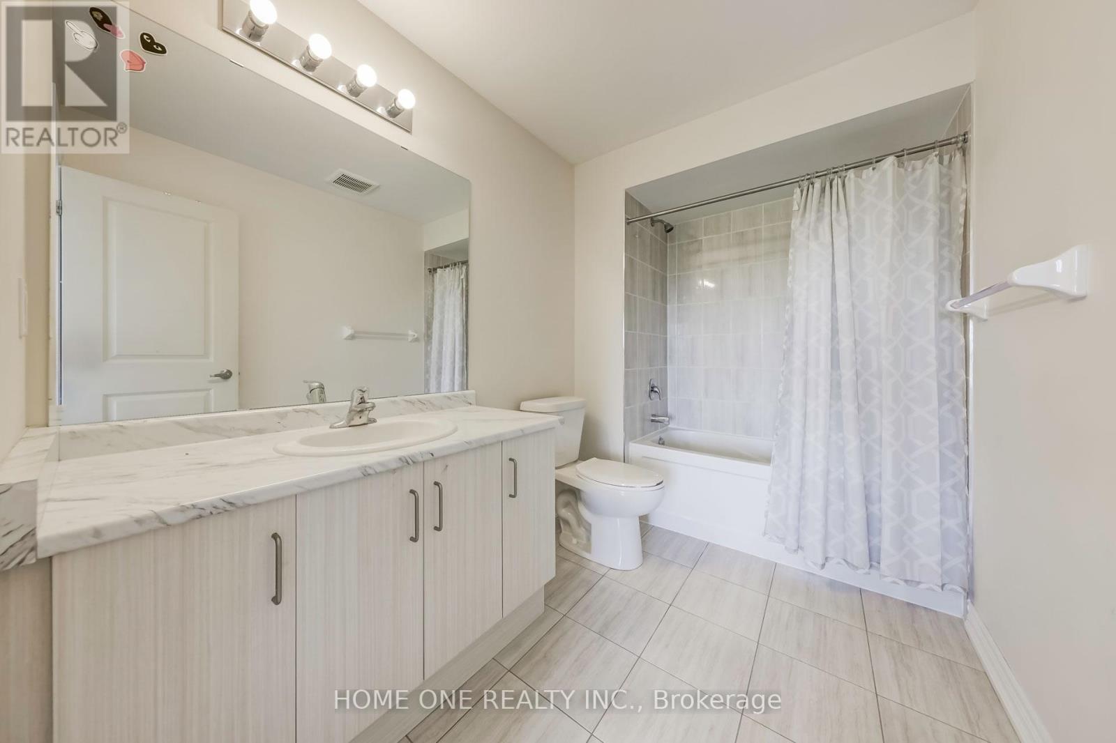 51 Eastgrove Square, East Gwillimbury, Ontario  L9N 0R3 - Photo 21 - N12988122