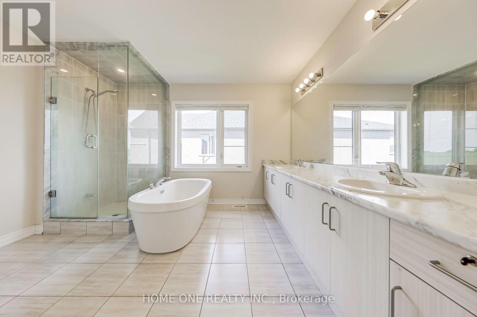 51 Eastgrove Square, East Gwillimbury, Ontario  L9N 0R3 - Photo 31 - N12988122