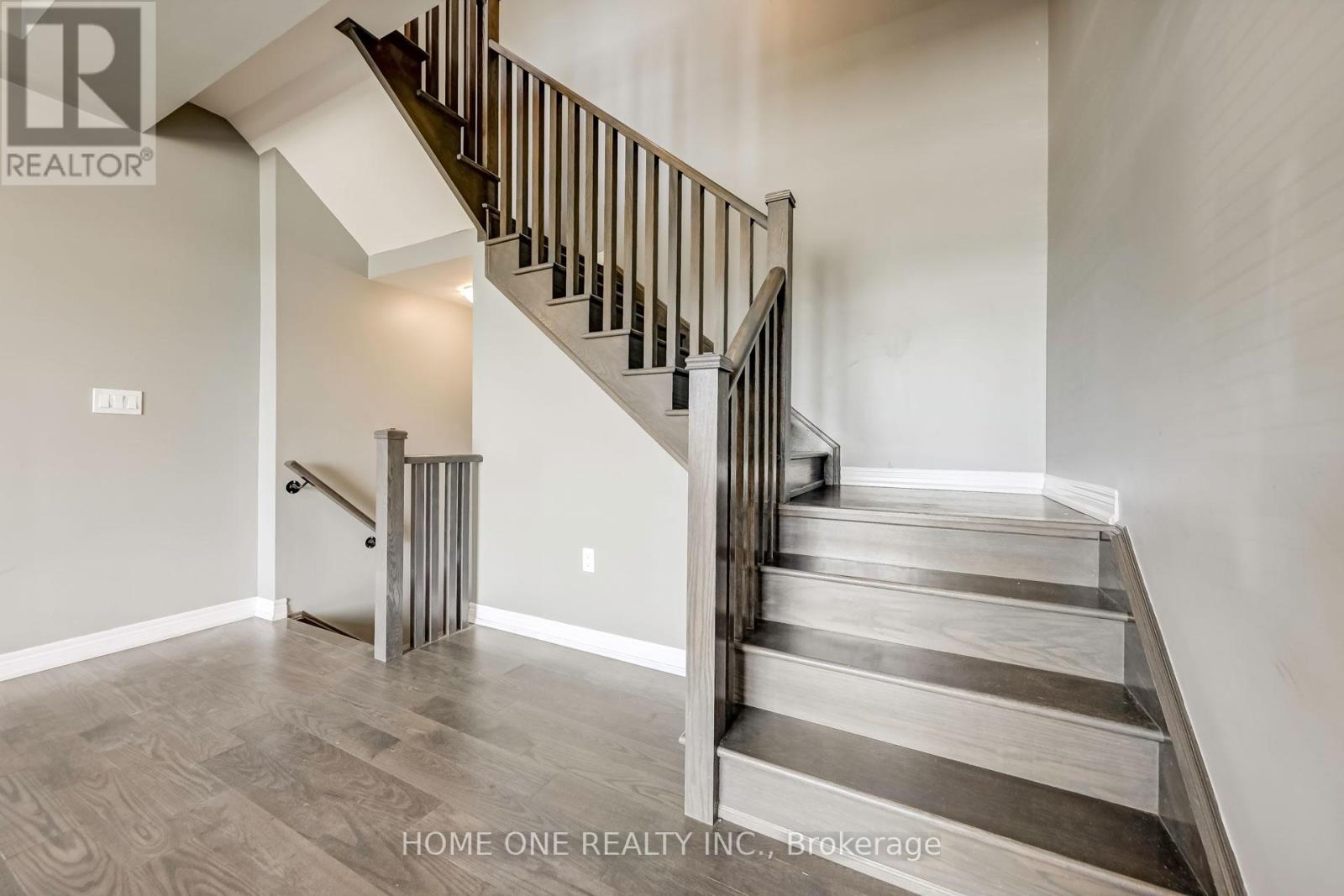 51 Eastgrove Square, East Gwillimbury, Ontario  L9N 0R3 - Photo 9 - N12988122