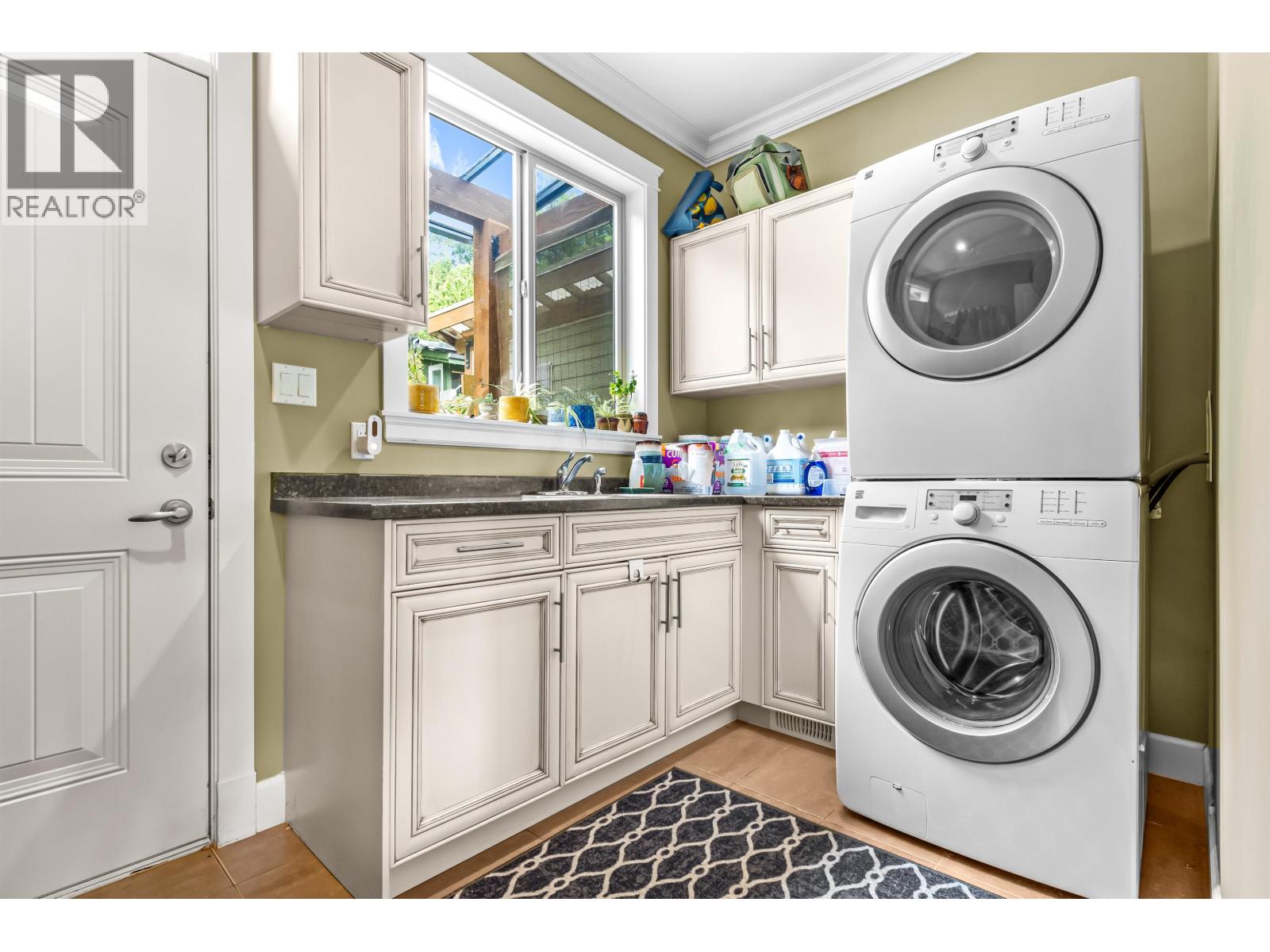 915 Thistle Place, Squamish, British Columbia  V0N 1J0 - Photo 11 - R3110150