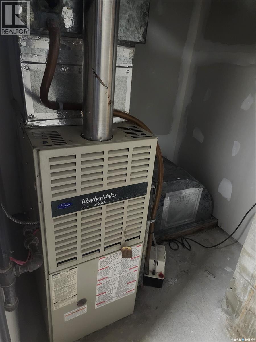 324 Centre Street, Assiniboia, Saskatchewan  S0H 0B0 - Photo 11 - SK032536