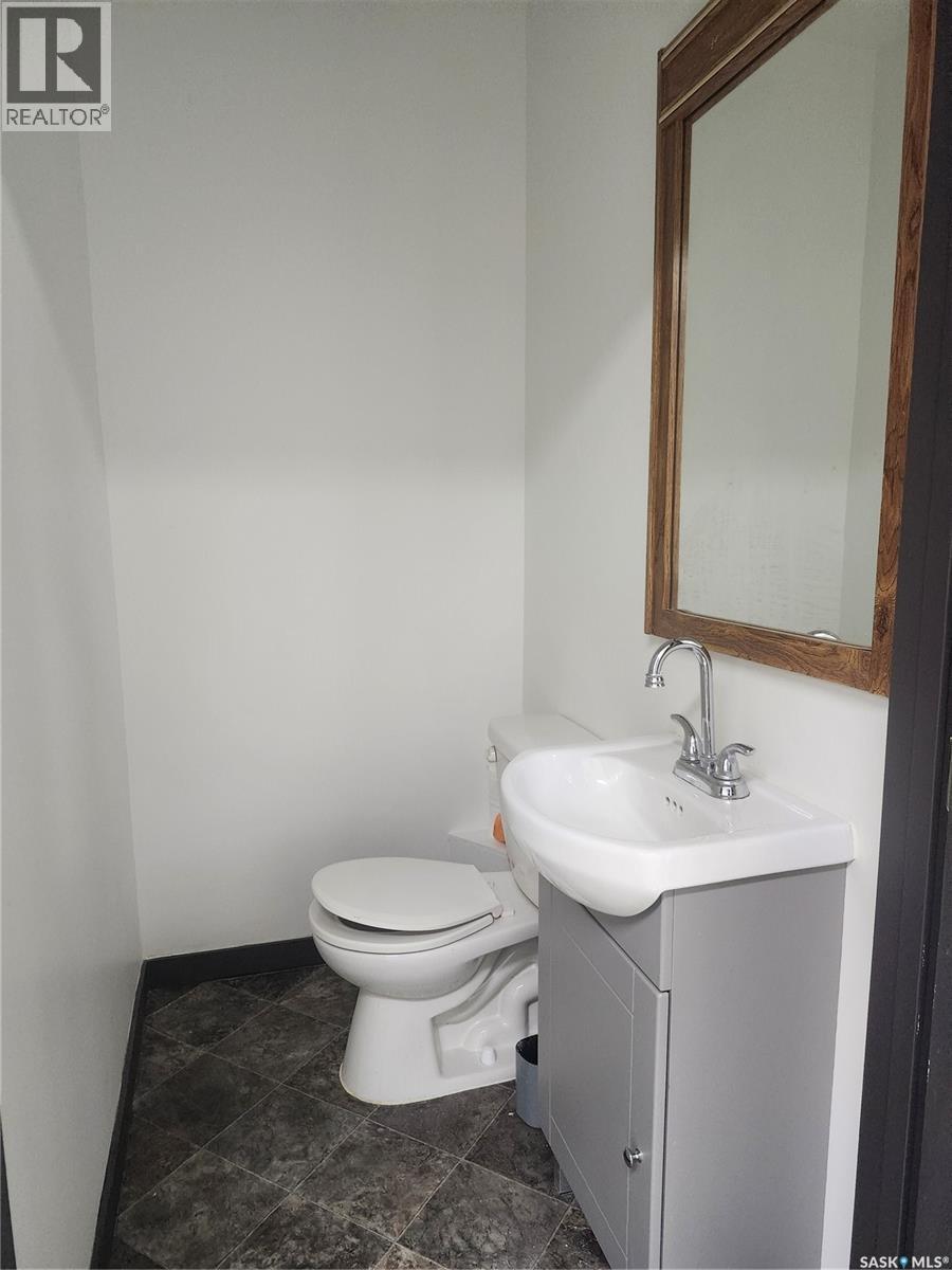324 Centre Street, Assiniboia, Saskatchewan  S0H 0B0 - Photo 9 - SK032536