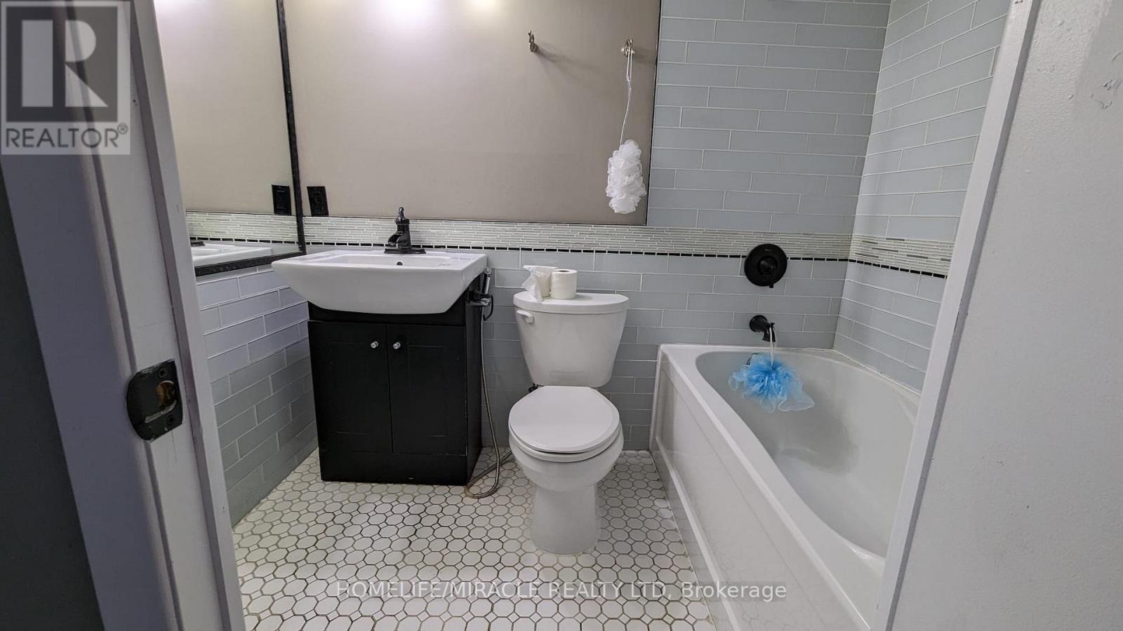 907 - 215 Glenridge Avenue, St. Catharines, Ontario  L2T 3J7 - Photo 3 - X12988118