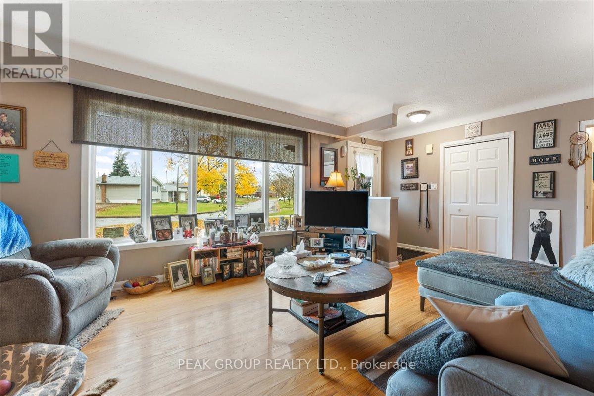 18 Karen Crescent, Welland, Ontario  L3C 2Y6 - Photo 5 - X12988178